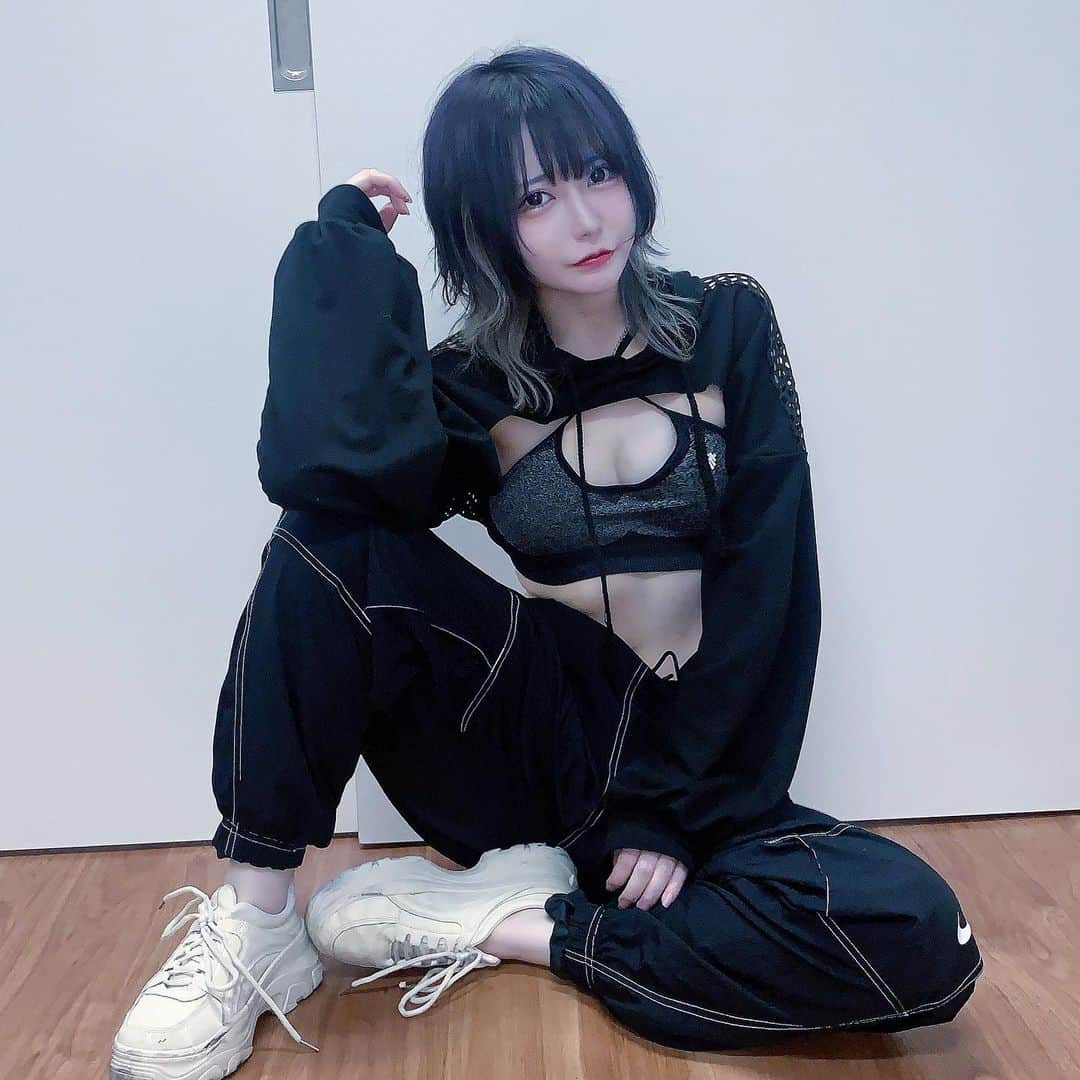 ねおきまこのインスタグラム：「今では着れないレッスン着」