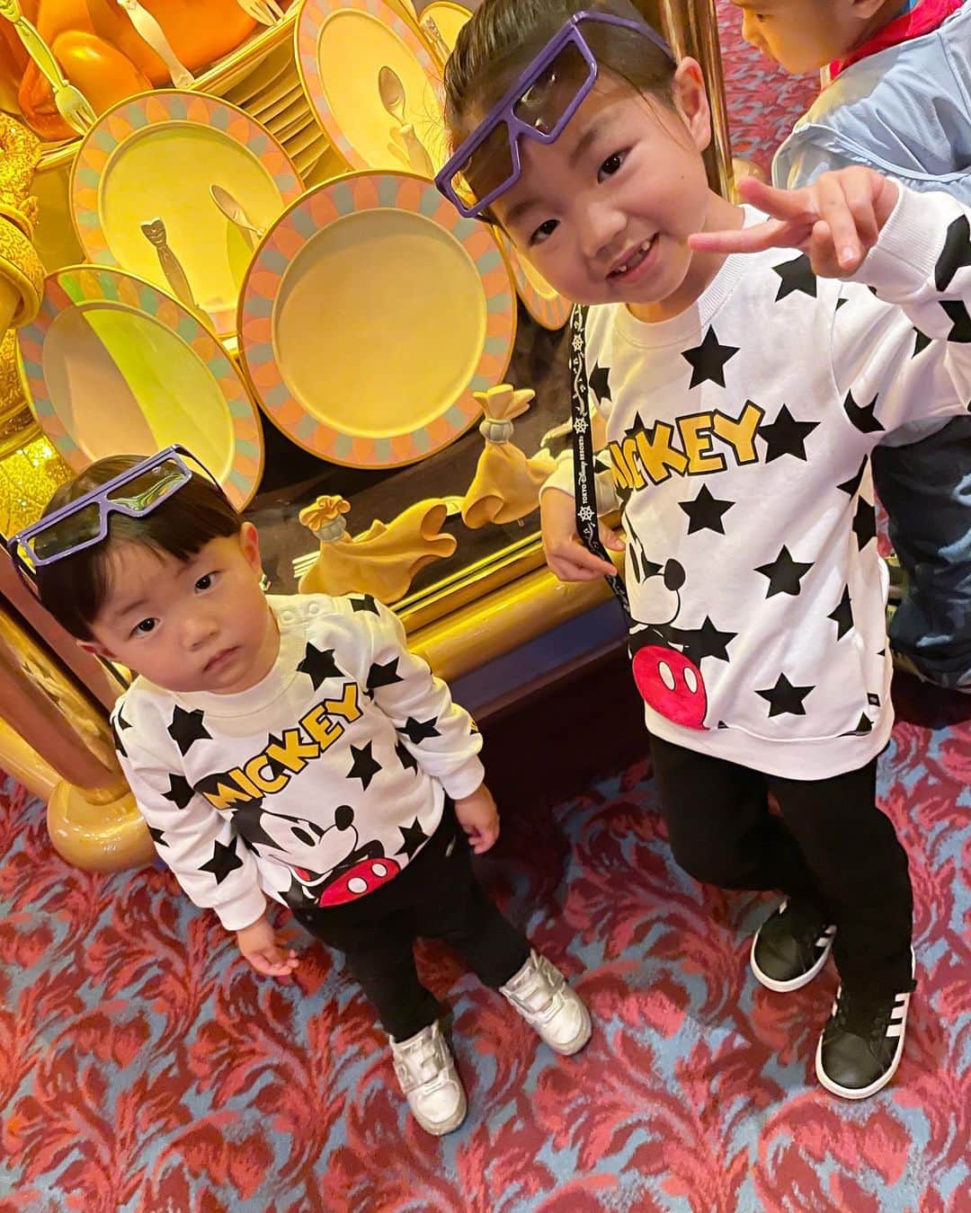 渡部太基さんのインスタグラム写真 - (渡部太基Instagram)「. 久しぶりのディズニーランド✌️ お姫は初ディズニー👼 子供たちの笑顔見れたから良かったけど、雨の日はもうやめてー🤣🙏w #ディズニーランド #お揃いコーデ #ディズニーは5年に1度ぐらいが丁度いいw」3月28日 19時08分 - daikick7