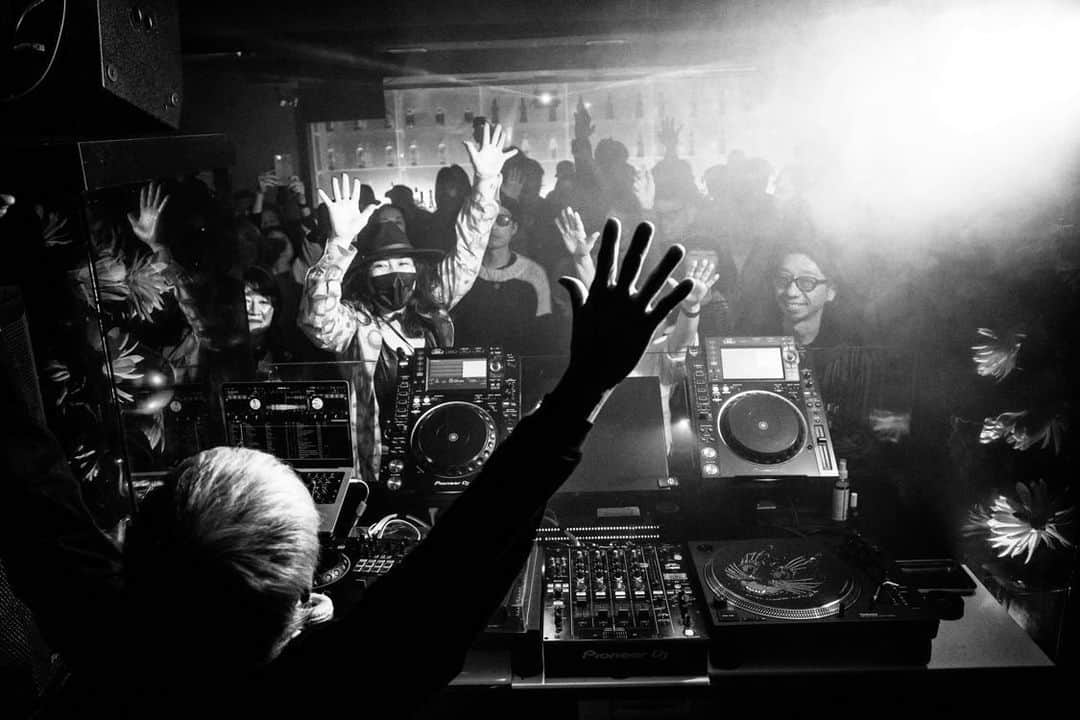 のインスタグラム：「YOASOBI  DJ 高木完  Photo by masanori kamide」