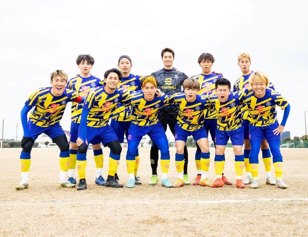 マキヒカのインスタグラム：「+3 🤙🔥⚽️ vs スマイラーズ . #winners #ウィナーズ #KONAMI #MAKIHIKA #マキヒカ #M4  #ダビドマキヒカ #リールズリーグ #点取りたい #土と草のハイブリッドピッチ #土か雑草かどっちかでええ #キャプテン反社」