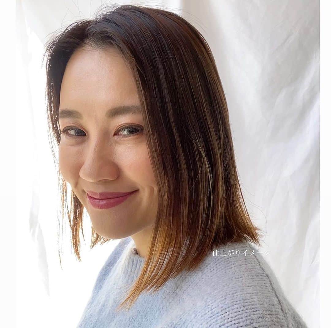 増山敬子さんのインスタグラム写真 - (増山敬子Instagram)「とにかく仕事が忙しくって、美容室もなかなか予約が取れない。。。ので ひさしぶりに自分で染めてみようかなっと思って、  泡でもみこんで、簡単にセルフカラーができる  #リーゼ泡カラー を使って染めてみましたよ～～😆  今回私は、 #シフォンブラウン　を選んでみました♪  ちなみに髪質は細く柔らかめなタイプです^_^  娘も高校生だから、興味津々で一緒に染めるのを お手伝いをしてくれました🥹  わかりやすくbefore・afterを載せておくね！ 他のヘアカラーもかわいいのがいっぱいあって手軽に気軽に 自宅で気分で染められるのがとっても嬉しい♡  今や、セルフカラーも綺麗に染まるんですね！  #リーゼ#liese泡カラー#泡カラー#セルフカラー#セルフカラーリング#ブラウンカラー#ダークブラウン#PR#ヘアカラー#ヘアカラーリング#40代ヘアー#セミロング#リーゼ泡カラーリアルカタログ」3月28日 19時17分 - keikomasuyama
