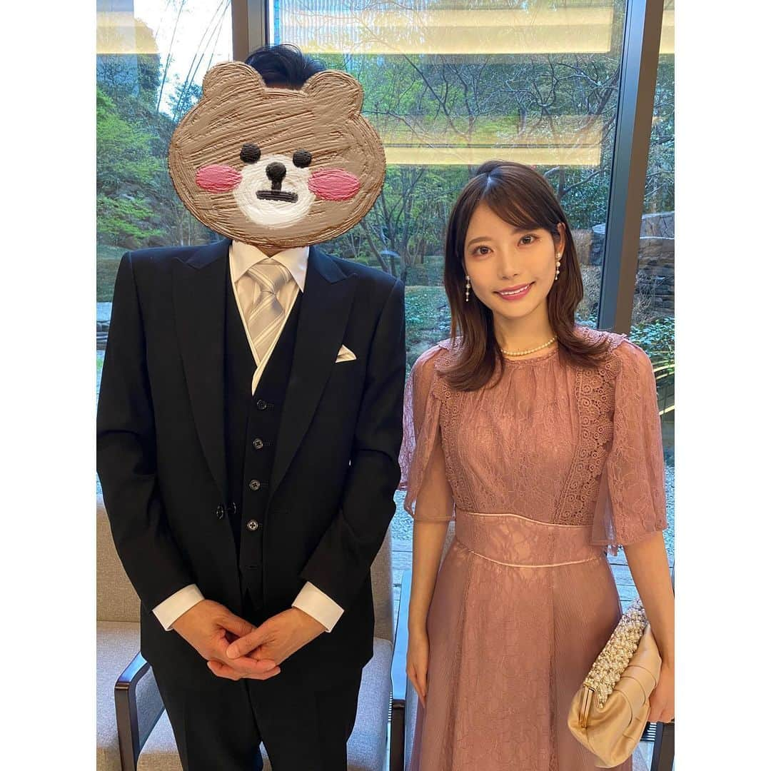 竹俣紅さんのインスタグラム写真 - (竹俣紅Instagram)「💎 先日、親戚の結婚式がありまして、心温まりました☺️ ⁡ 2枚目は、親戚のベビーを抱っこさせてもらったところ。 もちもちしていて、挙動が全部かわいくて癒されました💕 もう少し大きくなったら、 ガチャムクを好きになってくれるかな？ ⁡ 3枚目は父と。 きっちり二人で並んで撮ったのは、大学の卒業式のとき以来かな。 ⁡ 4枚目は、クレープシュゼット作りの実演。 青い炎が龍のよう！」3月28日 19時18分 - benitakemata_official