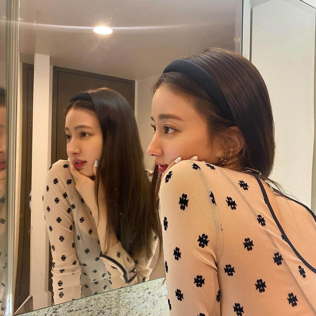 愛甲千笑美のインスタグラム：「👚　@sorin__official  👱‍♀️ @alexandredeparis_japan」