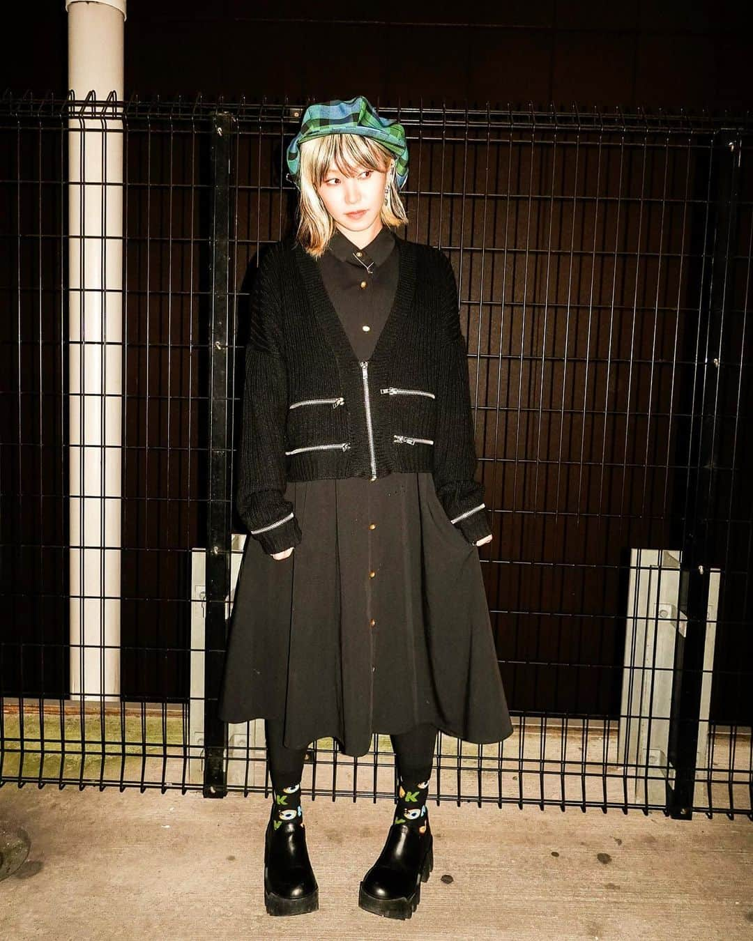 LiSAさんのインスタグラム写真 - (LiSAInstagram)「3月の終わり。 卒業シーズンだね。 私も6年つとめさせていただいた、　#スクールオブロック　#LL教室　も、明日で卒業。ラスト授業です。23:00頃☻ 最後の最後まで、全国から登校、よろしくお願いします👩‍🏫📻」3月28日 19時45分 - xlisa_olivex