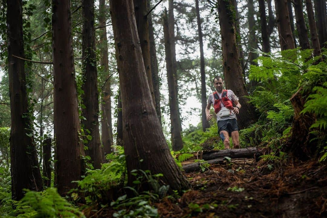 Suuntoさんのインスタグラム写真 - (SuuntoInstagram)「Want to get faster, more powerful and stronger as a trail runner? Then interval training is essential. World champion trail runner and coach @stianangermund lays out the what, why and how so you can approach it the right way for the best results. ⁣ 🔺Tap the link in the bio for our guide to interval training.⁣ ⁣ #Suunto #AdventureStartsHere」3月28日 19時46分 - suunto