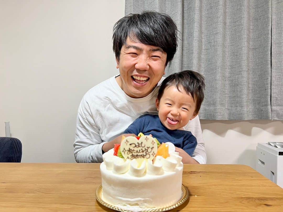 梶剛さんのインスタグラム写真 - (梶剛Instagram)「今日で42歳になりました！  かじ祭りも終わったので久々家族と夜のんびり出来てます♪( ´▽｀)  おじさんになりましたが、 香川県をもっと楽しい街に出来る様に頑張りますm(__)m  #香川県」3月28日 19時52分 - kajitsuyoshi