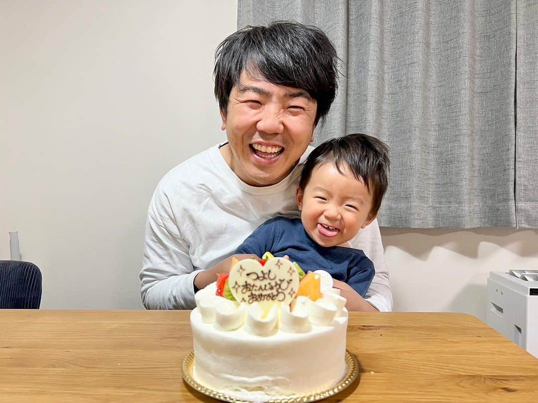 梶剛のインスタグラム：「今日で42歳になりました！  かじ祭りも終わったので久々家族と夜のんびり出来てます♪( ´▽｀)  おじさんになりましたが、 香川県をもっと楽しい街に出来る様に頑張りますm(__)m  #香川県」