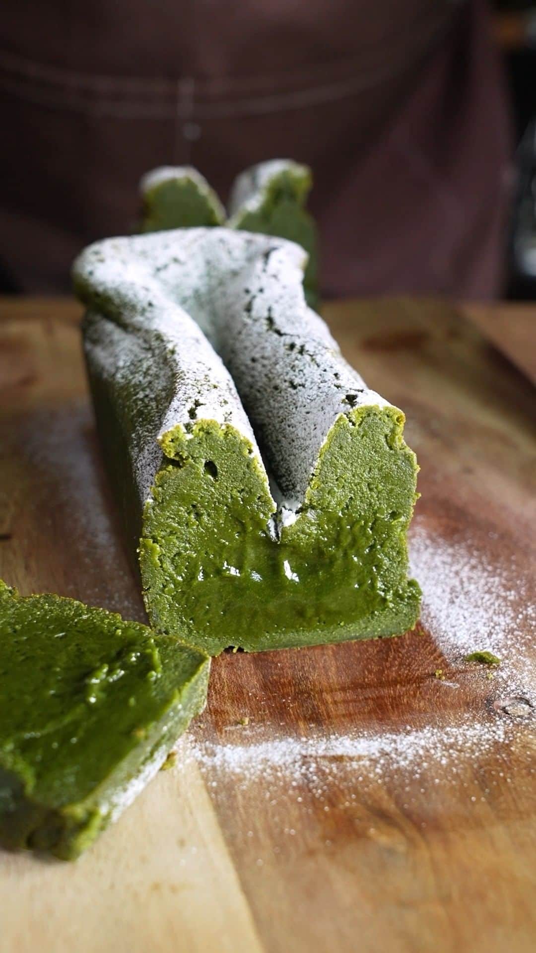 のインスタグラム：「Matcha terrine chocolate cake 抹茶のテリーヌ・生ガトーショコラ  YouTube https://youtube.com/shorts/o19h4cnyeus Cacao ! ∴∵ゞ(´ω`*) ♪  This time I made matcha terrine chocolat. It is a gluten-free cake without flour. It was very delicious with a great matcha aroma and smooth texture. May the cacao be with you !  [Ingredients] Matcha green tea matcha terrine chocolat 150g : White chocolate 110g : Unsalted butter 20g : Matcha green tea 120g : Whole egg 50g : Granulated sugar  #chocolate #asmr #eating #asmreating #YouTube #foodie #instafood #foodporn #dessert #yummy #recipe #手作りお菓子 #patisserie #recette #チョコレート #recipe #shortvideo #sweets #bake #baking #matcha #抹茶 #chocolatecake #matchachocolate #ガトーショコラ #gateau #cake #テリーヌ #terrine」