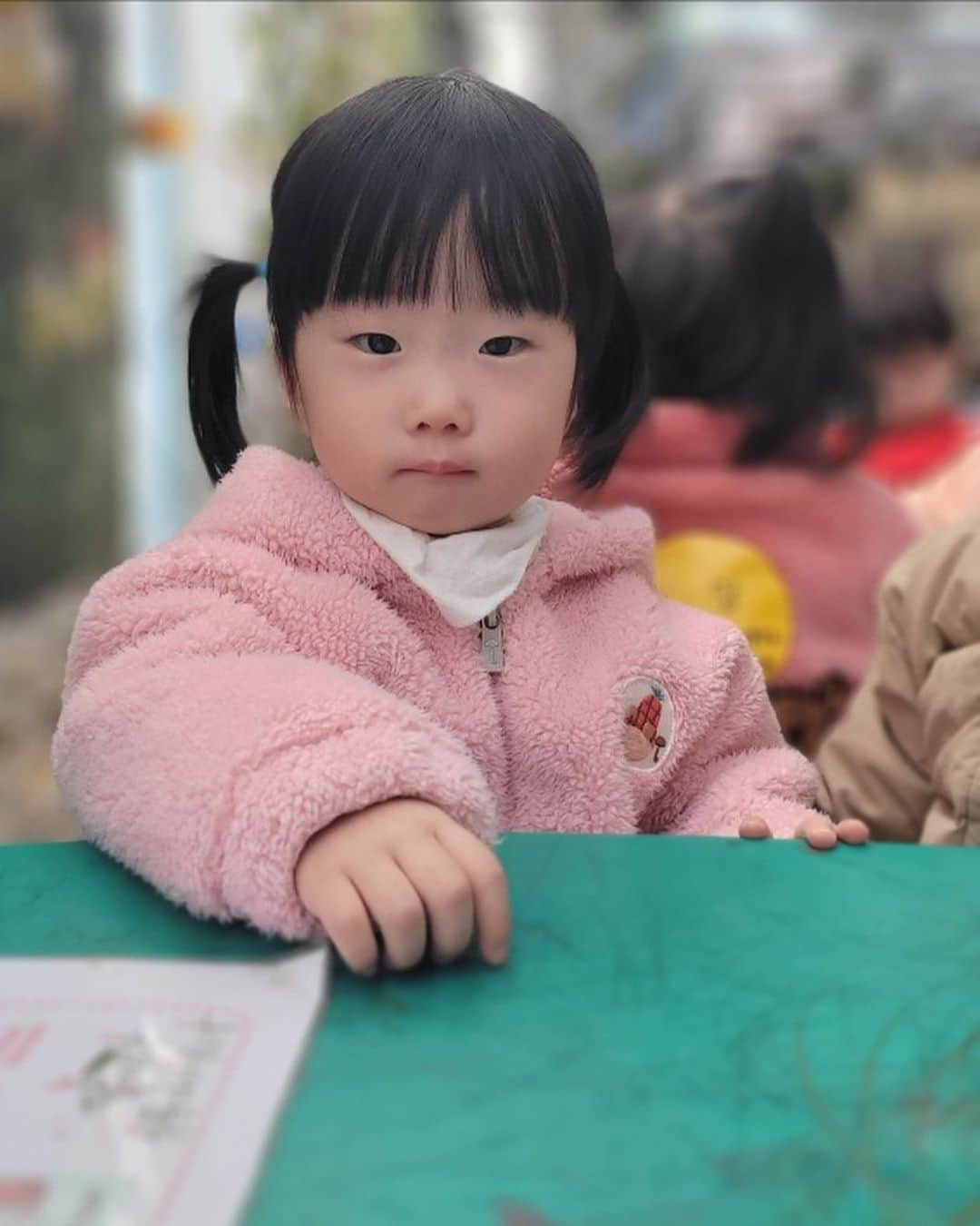 アン・ソンジュのインスタグラム：「우리둥이들 벌써 태어난지 701일차 잘커줘서 고맙고  사랑한다 내보물들 엄마는 너희들이 오기전까지는 나만생각하는 사람이였는데 둥이들이 오고나선 모든 시간이 다 너희를 위한삶으로 변했어 엄마는 린율이를 위해서 살거고 너희가 바르고 건강하게 클수 있게 최선을다해 하루하루를 살아갈게 옛날부터 이기적이였던 엄마는 지금도 이기적이고 나만 알지만 조금바뀐게 있다면 내인생에 너희가 들어와서 삶의목표가 조금 바뀐게 너희에게 자랑스러운 엄마가 되는거..나중에 너희들이 커서 우리엄마 자랑스럽다고 생각할수있게 앞으로도 부족한 엄마지만 혼자일때보다 더 열심히 사는지금 너희와 살아가는 이시간을 엄마는 더욱 소중하고 알차게 쓰도록 노력할게 엄마는 힘들고 지칠때 둥이들만생각하고 앞만보고 달려가볼게 린율아 사랑한다 엄마가 더 열심히 살아볼게 내새꾸들 좋은거만 보고 먹고 누구에게나 사랑받고 이쁨받는 또 받은만큼 베풀줄아는 그런 사람이 됐으면 좋겠어 일단 옆에서 코골고 자고있는 율이옆에서 이글을 쓰는건데 언능 감기부터 나아서 고만 징징대자 새벽에 깨는거 너무 힘들다 율아❤️일단 잘자고 내일아침에 만나」