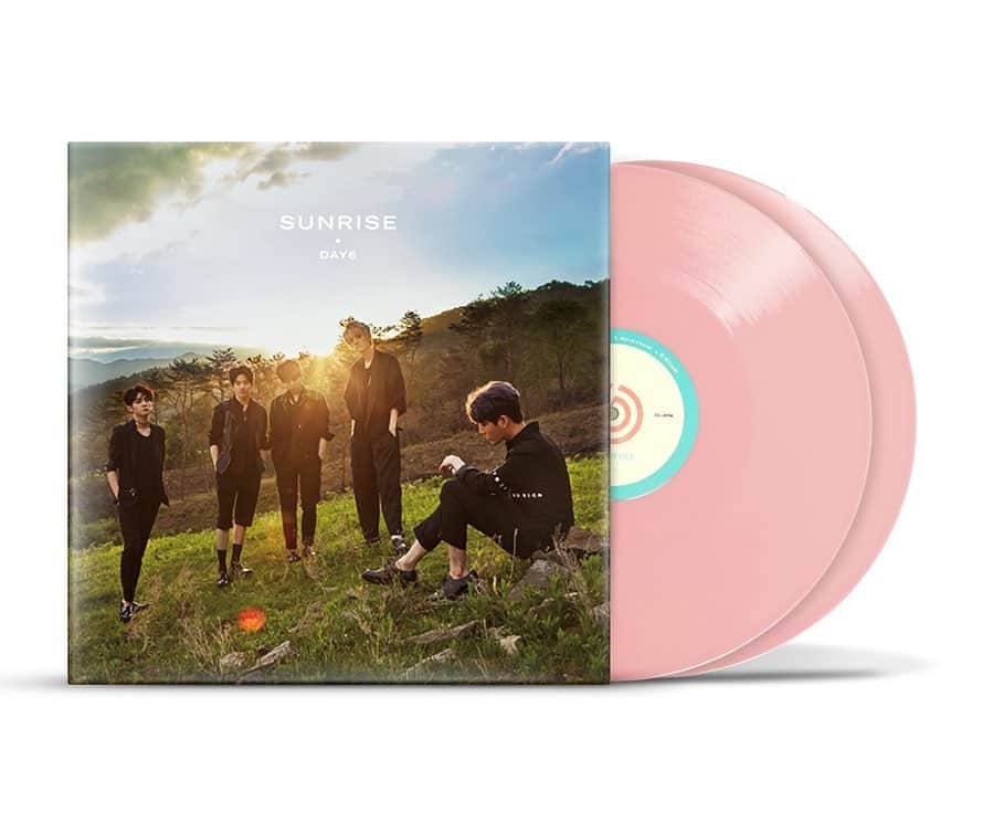 DAY6さんのインスタグラム写真 - (DAY6Instagram)「ㅤ [SUNRISE / MOONRISE LP 잔여 수량 판매 안내]  ✔SUNRISE Vinyl (PINK, HOT PINK) ✔MOONRISE Vinyl (BLUE, ORANGE)  🛒SALES OPEN 2023.03.29 WED 2PM (KST)  seoulvinyl.com/ @seoulvinyl   #DAY6 #데이식스 #SUNRISE #MOONRISE」3月28日 20時00分 - day6kilogram