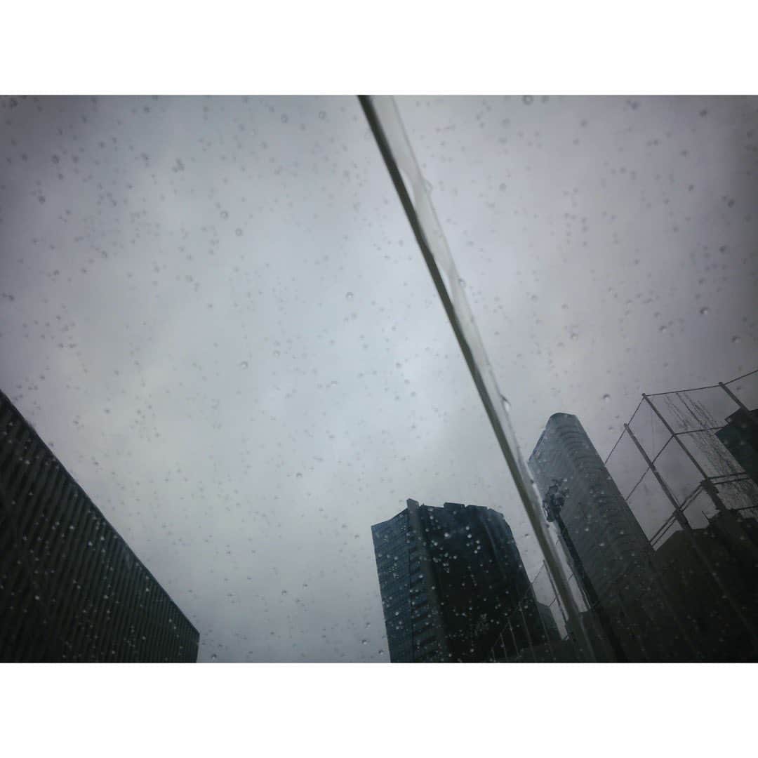 長尾寧音さんのインスタグラム写真 - (長尾寧音Instagram)「🌀 ⁡ ⁡ 雨の日は ⁡ 前髪の大癖が言うこと聞かなくて ⁡ 全体的にボサボサになりまして ⁡ 本当に ⁡ 困ります。笑 ⁡ ⁡ ⁡ ただ寒くなるから 展示会でゲットしたアウターを 着れたことは本当にはっぴー🙆‍♀️❤️ ⁡ ⁡」3月28日 20時00分 - nagaoshizune_official
