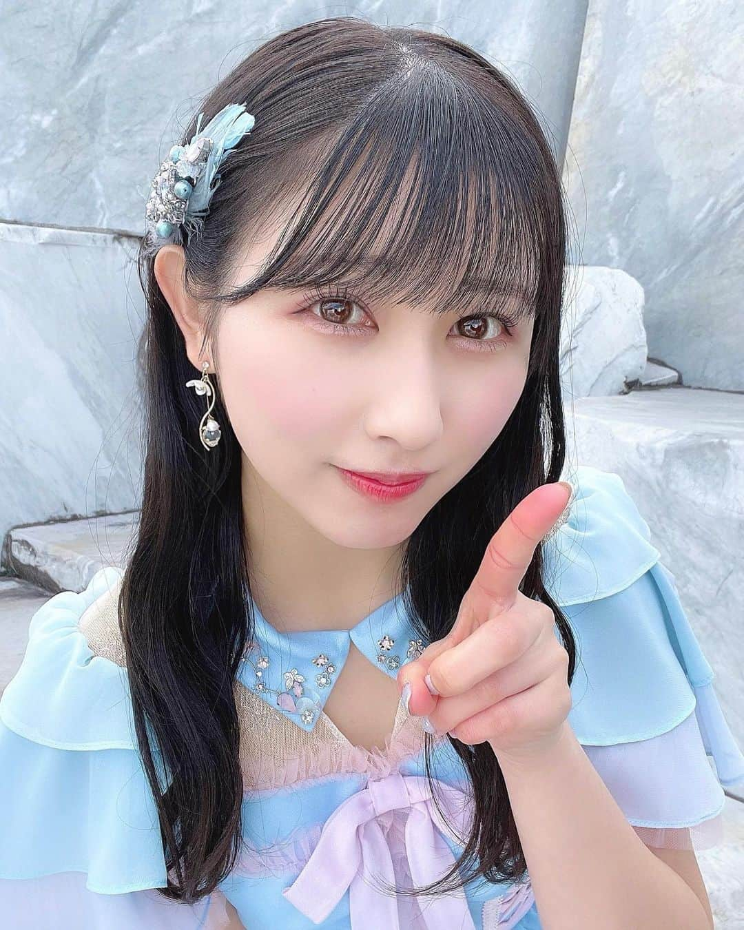 山本杏奈さんのインスタグラム写真 - (山本杏奈Instagram)「💠🎀💠🎀  『 おかえり、花便り 』 素敵な衣装を本当にありがとうございます😭  細かく打ち合わせをして頂いたあと デザイン画もたくさん用意してくださって 悩みに悩んで決めました✨  私がここまで王道アイドルの衣装を着るなんて！！！ みんなびっくりしたよね笑 せっかくの機会だからきちゃおーって思って…😂  願いを全部叶えてくださって 愛がつまった大切な1着です。  世界にひとつなんだよ🥺✨  水色とピンクということで、 ネイルも舞香にそろえてもらいました❤︎」3月28日 20時14分 - yamamoto_anna_