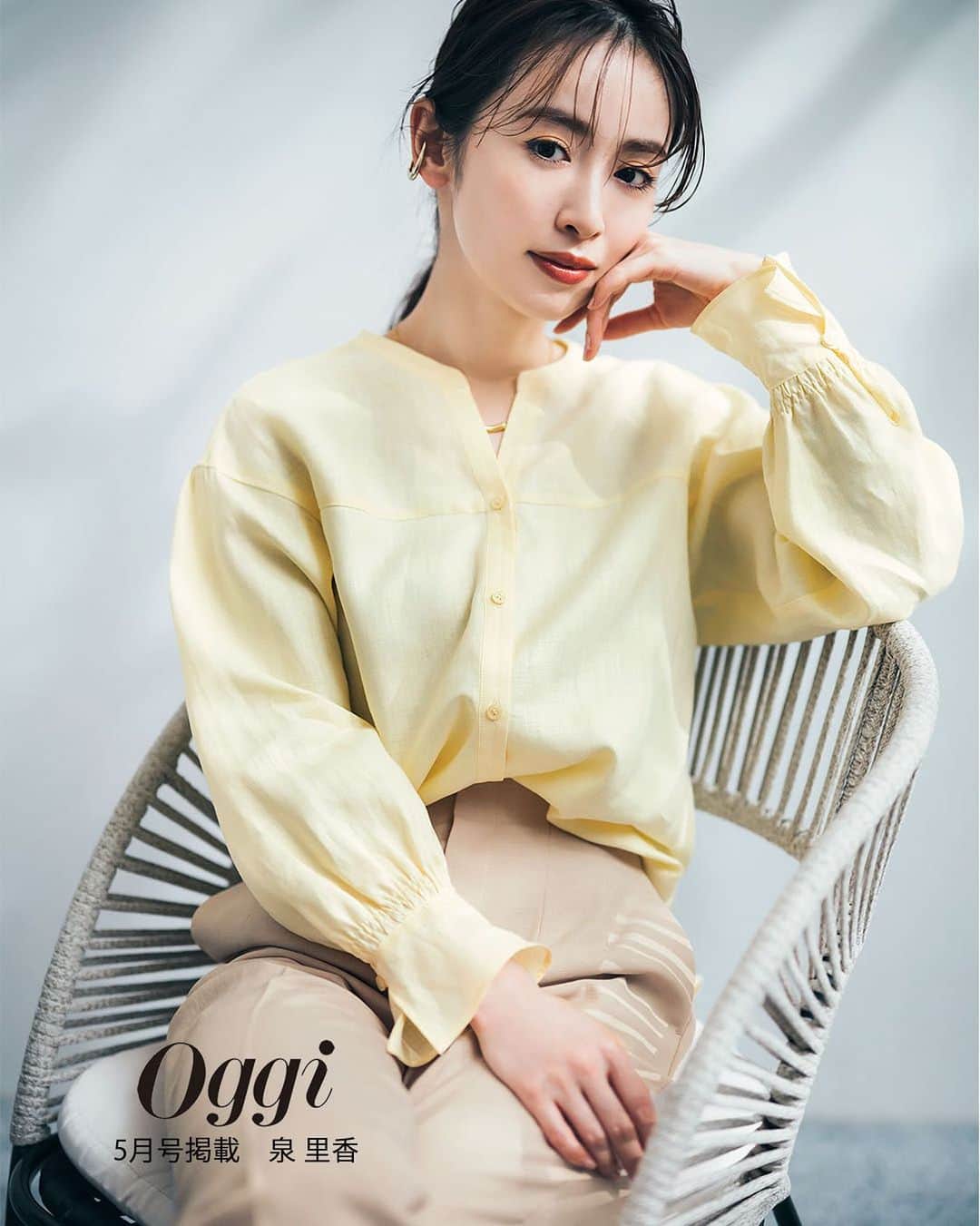 cdec_official Aesthetic Senseのインスタグラム：「【Oggi 2023年5月号掲載】 ． 驚くほど軽い着心地とサラっとした肌触りで、1日中ストレスフリーで過ごせるリネン素材。 一見カジュアルな風合いも、ほんのりとしたツヤと発色のいい色合いから品のよさを香らせて。 ． ． ついつい目で追ってしまう 遠目からでもはっとする印象美人。 センシュアルな「女らしさ」を引き出してくれる “クード シャンス”のアイテムなら、 そんな理想とする大人の女性像に近づける！ ． ． ． ． ◆画面タップで、商品ページをご覧頂けます。 ． ． ． #oggi  #オッジ  #oggi5月号  #クードシャンス #coupdechance #ファッション  #ファッションコーデ  #春夏  #春夏コーデ  #通勤コーデ  #お出かけコーデ」