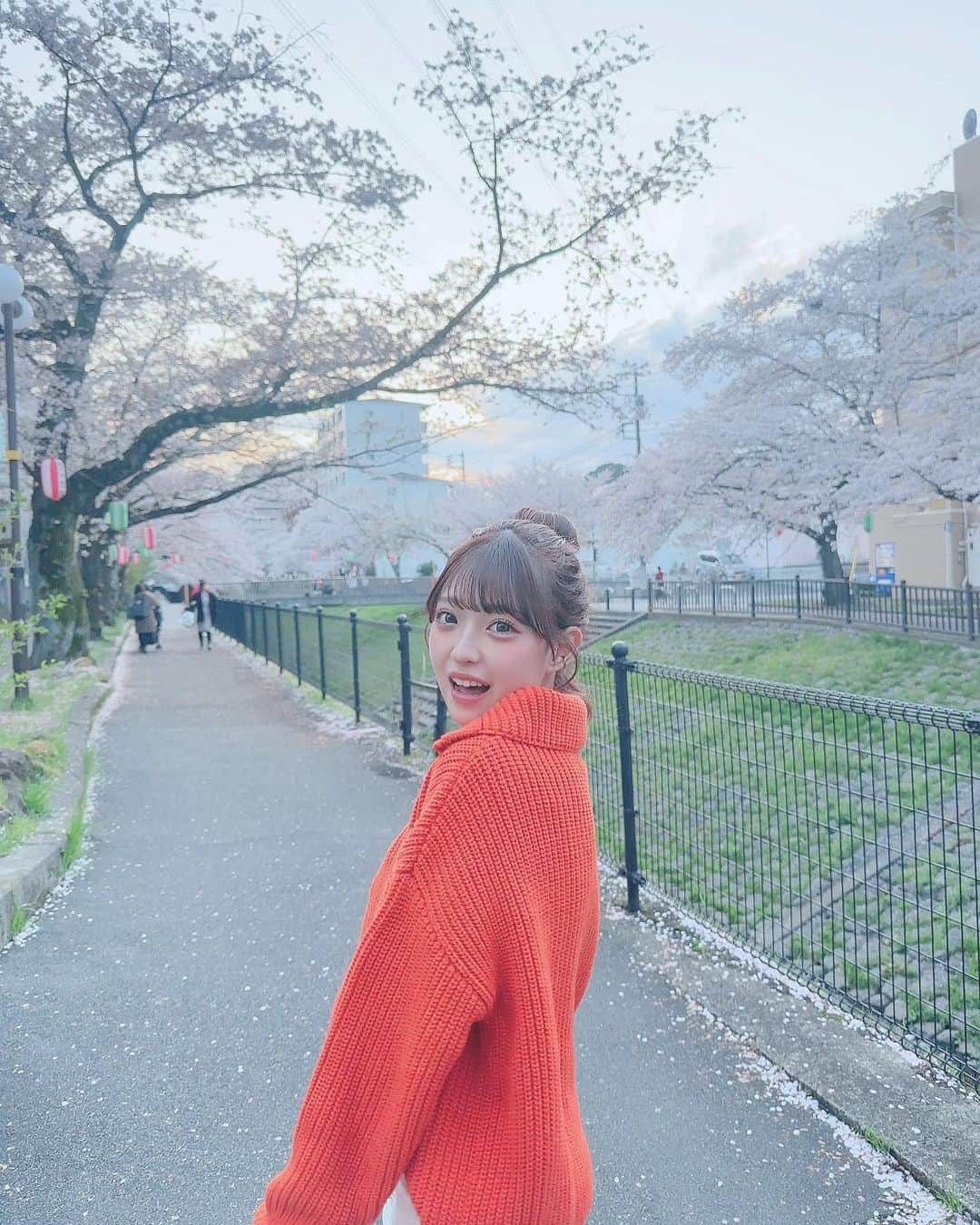 MINAMIさんのインスタグラム写真 - (MINAMIInstagram)「. 最後が1番盛れてるね 桜満開だった〜」3月28日 20時17分 - mimi.minami.mimi