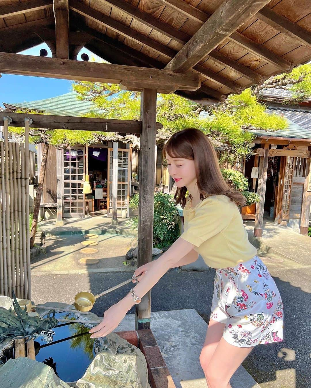 ayakoのインスタグラム：「はじめての四国、高知県にいってきました✈️ 高知県民が厳選した高知県の深い魅力が詰まった場所をまわってきたよ☺️✨  ①観音寺『おもかる地蔵』 落ち着いていてとっても癒されたお寺✨☺️ 高知県民に愛されているおもかる地蔵✨その重さで願い事の行く末を視てくれることで古くから地元民に愛されているそうです☺️  ②JA春野農協内の『はるちゃんアイス』 わたしはラムレーズンとコーヒーとミルクの３段アイスにしたよ🍨 なんと400円で安くておいしくて最高💕😋 おいしそうなお野菜もたくさん農協敷地内に売っていたので次回来た時は買って帰りたいな🍠🍅🥕  ⁡ ③土佐山村『彼岸花』 秋になったら土佐山村の彼岸花もいってみたいな✨ 9月下旬の彼岸花の群生と田舎の景色とっても素敵だろうなぁ✨☺️  #pr #高知県 #観光 #高知観光#ぞっこんポイント  #観音寺 #はるちゃんアイス #土佐山村」