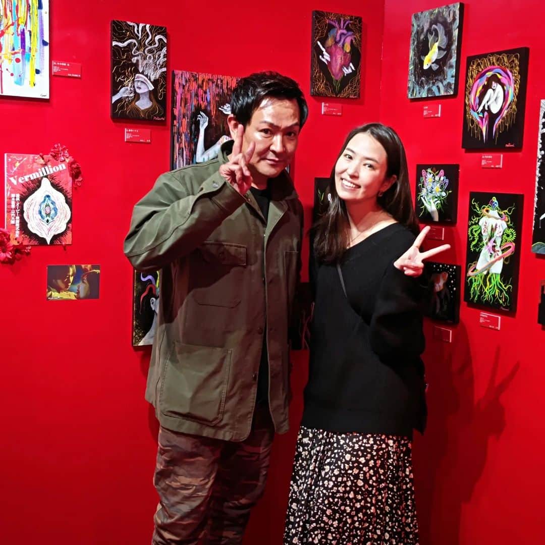 重松隆志のインスタグラム：「間に合った～～✌️只埜なつみちゃんの個展。 生の迫力は凄かった！ホンマに行けて良かった😂 同じ京都府出身で、しかもわりと近くて😂親近感爆上がり⤴️  #只埜なつみ #パライゾ #個展 #京都 #俳優 #重松隆志」