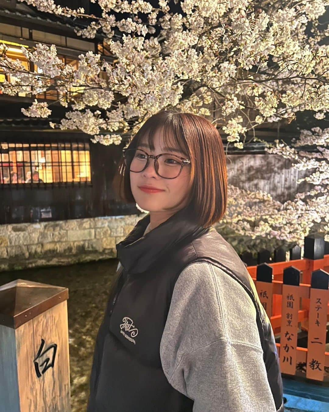 上ノ堀結愛さんのインスタグラム写真 - (上ノ堀結愛Instagram)「• 夜桜えもかったぁ🌸💭  みんなの所は桜咲いてるのー❔  結愛めっちゃお花好きなの だからいつもより多めに写真出しました🥹🥹笑  #夜桜ライトアップ  #映え写真  #ノーマル写真」3月28日 20時42分 - yua.0201