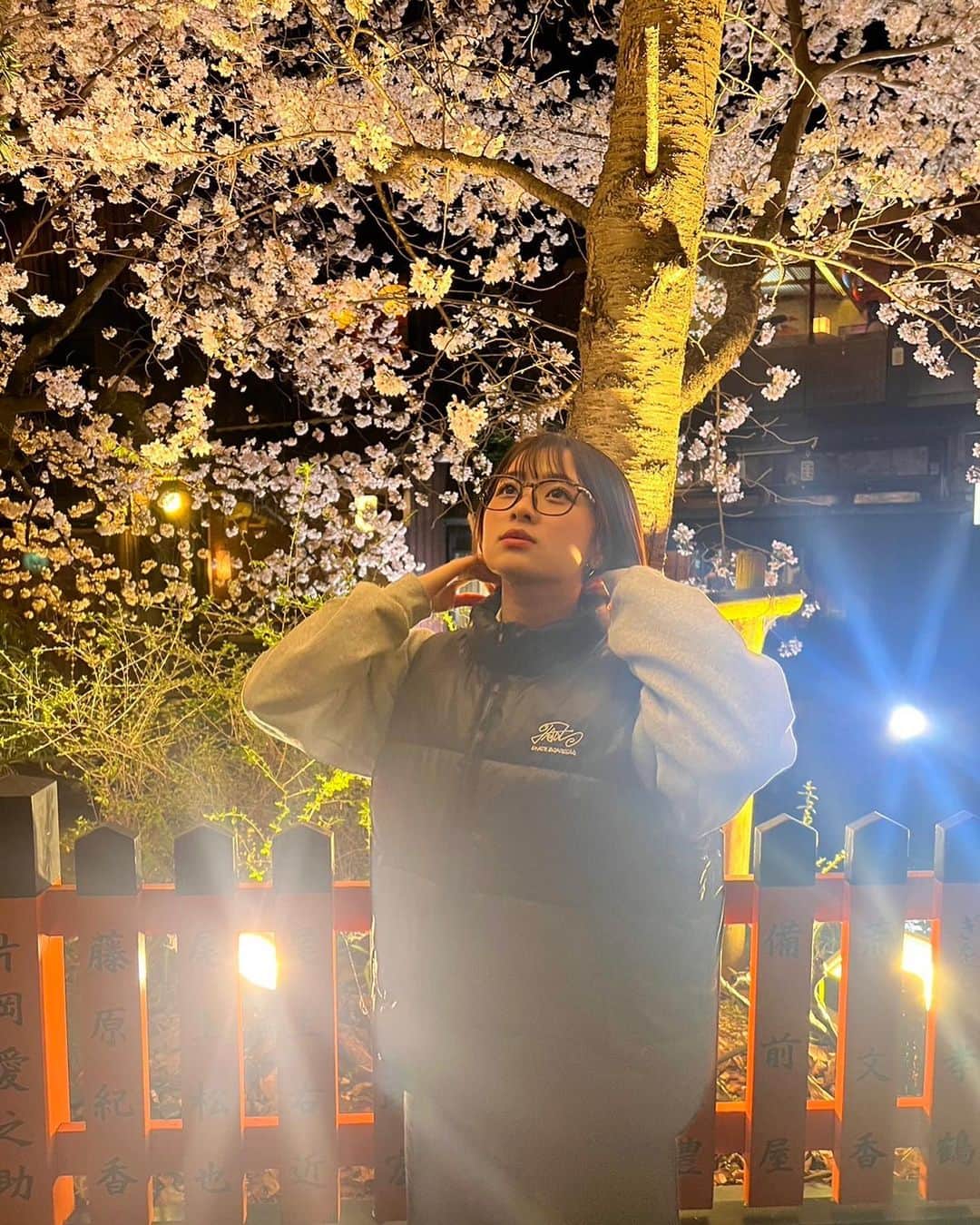 上ノ堀結愛さんのインスタグラム写真 - (上ノ堀結愛Instagram)「• 夜桜えもかったぁ🌸💭  みんなの所は桜咲いてるのー❔  結愛めっちゃお花好きなの だからいつもより多めに写真出しました🥹🥹笑  #夜桜ライトアップ  #映え写真  #ノーマル写真」3月28日 20時42分 - yua.0201