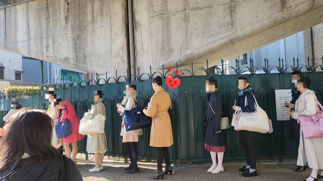 のインスタグラム：「本日は、宝塚音楽学校の三次試験でした～😆💕✨  帰ってきた生徒は通常通り😂💕 楽しかったぁ～っと🎵😍🎵 それが一番だよ～🥰❣️  楽しんだ結果が、どうか素晴らしいものになりますように〰️〰️✨✨✨  私には祈ることしか出来ませんが！！！！！ 合格が頂けますように〰️〰️〰️〰️〰️〰️✨✨✨  帰ってきた生徒とご飯🍕 食べてる姿が何とも幸せそうでしたぁ〰️〰️🤣🤣🤣💕💕💕  #宝塚 #宝塚歌劇団 #宝塚音楽学校 #宝塚受験 #三次試験 #宝塚受験生 #東京宝塚受験スクール #花の道バレエスクール #押上 #SORAスタジオ #太田プロダクション #奈良市観光大使 #芽夢ちさと」