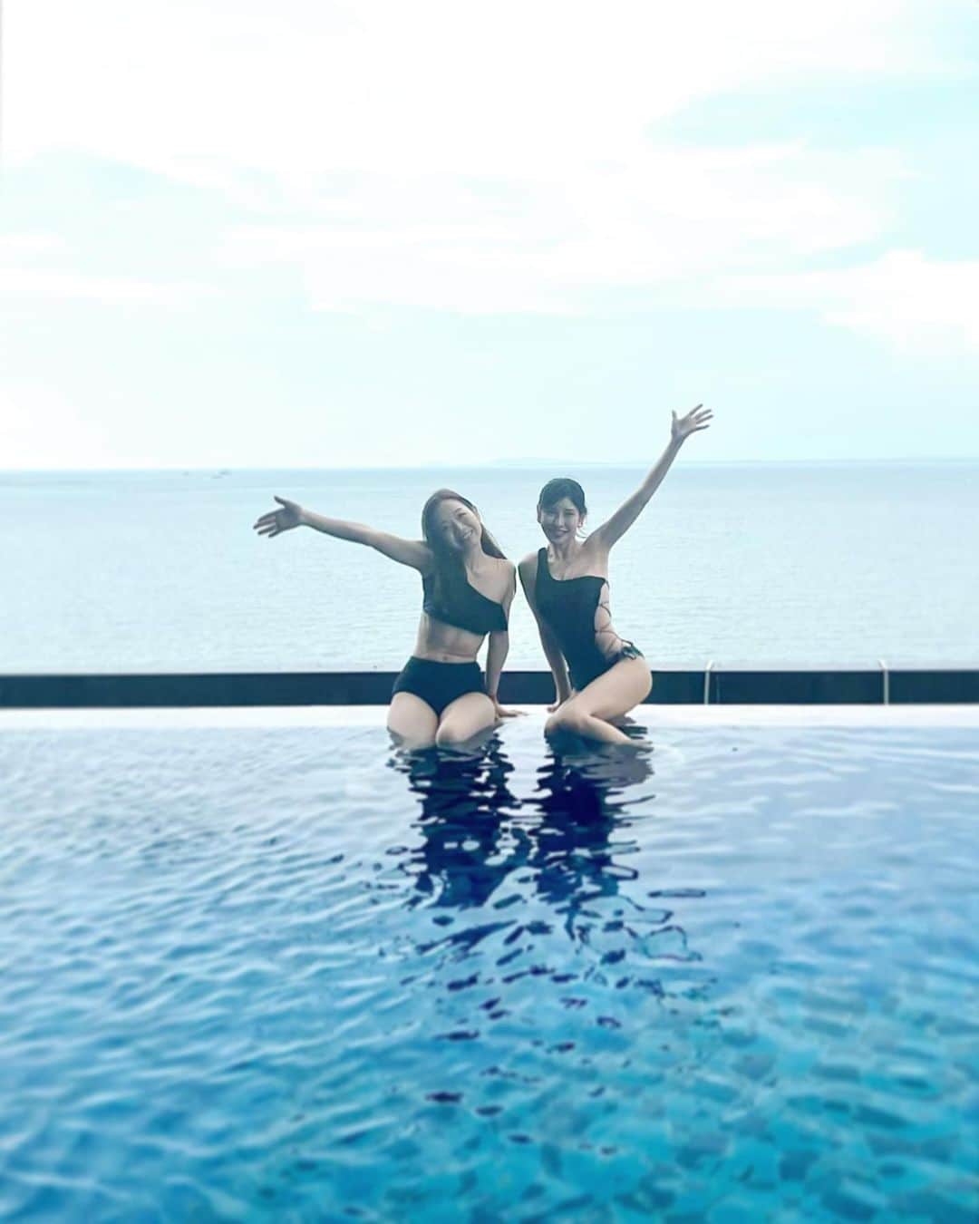 城品萌音さんのインスタグラム写真 - (城品萌音Instagram)「♡ It was a hotel with two pools, so I went in twice, in the morning and in the evening❤️‍🔥  プール2つあるホテルだったから、朝と夕に2回入りました❤️‍🔥  @eohotelpg   #Malaysiatrip #Penang #クレイジーリッチ」3月28日 20時48分 - monemilk