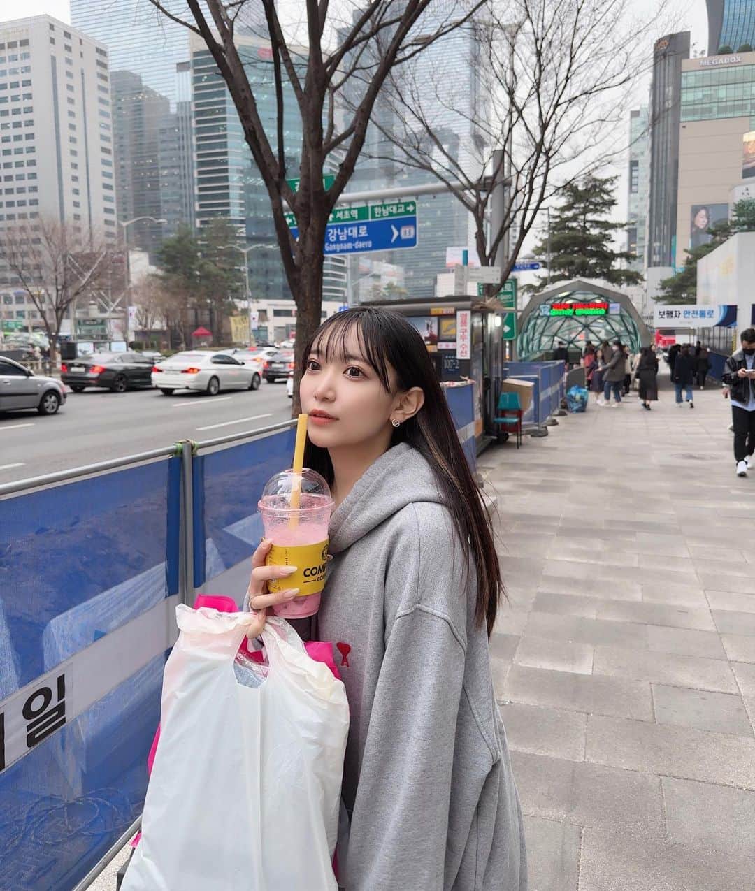 のインスタグラム：「韓国🇰🇷 ° #韓国旅行 #韓国 #江南 #カンナム #韓国ファッション #江南カフェ #韓国ショッピング #🇰🇷 #アミパリス」