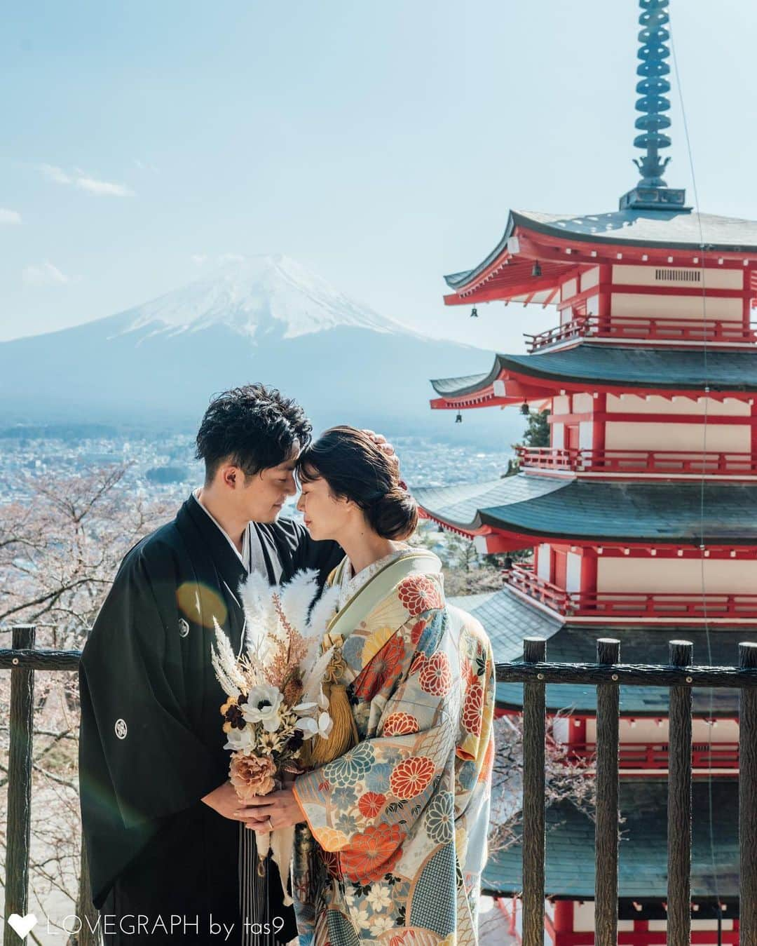 Lovegraph［ラブグラフ］のインスタグラム：「Our photography service for foreign tourists is called "Capture My Japan".  ㅤㅤㅤㅤㅤㅤ Follow Us☺️👇🇯🇵 @capturemyjapan  ㅤㅤㅤㅤㅤㅤㅤㅤㅤ  --- ㅤㅤㅤㅤㅤㅤ Capture My Japan is run by Lovegraph, one of the biggest location photoshoot service in Japan. ㅤㅤㅤ We have over 1,000 photographers all over Japan, which makes it possible to shoot anywhere in Japan. ㅤㅤㅤ Since the Japanese border opened last year, many tourists are coming to Japan, ㅤㅤㅤ and it seems like there’s a demand for photographers who speak multiple languages. ㅤㅤㅤ So we stood up and gathered our English-available photographers who can shoot international clients. ㅤㅤㅤㅤㅤㅤ --- ㅤㅤㅤㅤㅤㅤ #tokyophotographer #도쿄사진작가 #东京摄影师 #東京攝影師 #tokyoportraitphotographer #japanphotographer #日本攝影師 #日本摄影师 #photographerinjapan #情侣照片 #情侶照片 #커플사진 #東京旅拍 #도쿄여행사진」