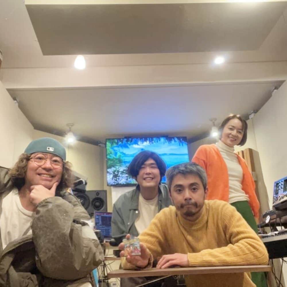 STUTSのインスタグラム：「FNCY - LIFE IS WONDER  Produced by STUTS Recorded by STUTS at Atik Studio Mixed & Mastered by D.O.I.   FNCYの皆さんと曲を作らせてもらいました。 配信中ですので是非お聴きください🎹」