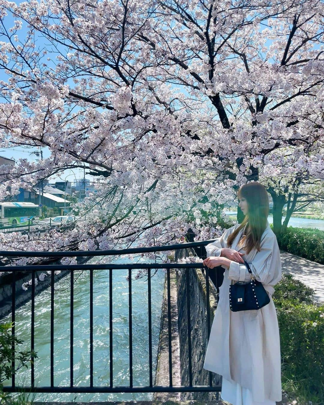 松山英礼奈さんのインスタグラム写真 - (松山英礼奈Instagram)「お花見🌸🍡✨ 2年ぶりの京都♥️🏮  どこもかしこも満開の桜だらけで お天気良くて歩いてて気持ち良かった🐹💕🌞♩  今年も来れて嬉しかったな🥰💖✨ また来年😌💓🙌🏻  #お花見 #花見 #京都 #🌸」3月28日 21時20分 - hiiiiiiii0802