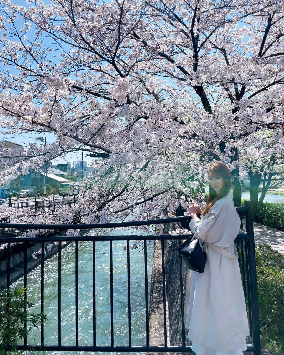 松山英礼奈さんのインスタグラム写真 - (松山英礼奈Instagram)「お花見🌸🍡✨ 2年ぶりの京都♥️🏮  どこもかしこも満開の桜だらけで お天気良くて歩いてて気持ち良かった🐹💕🌞♩  今年も来れて嬉しかったな🥰💖✨ また来年😌💓🙌🏻  #お花見 #花見 #京都 #🌸」3月28日 21時20分 - hiiiiiiii0802