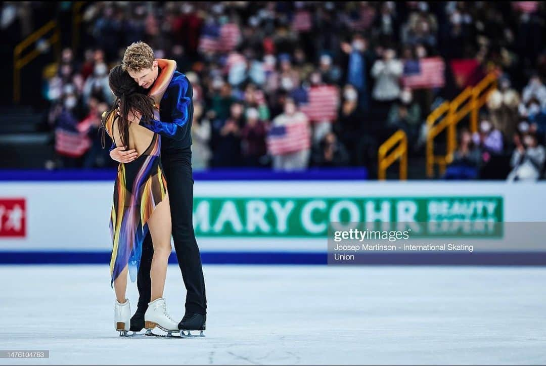 エヴァン・ベイツのインスタグラム：「Holding on to this special moment  #worldfigure #chockbates  📸: @jmfotoz」