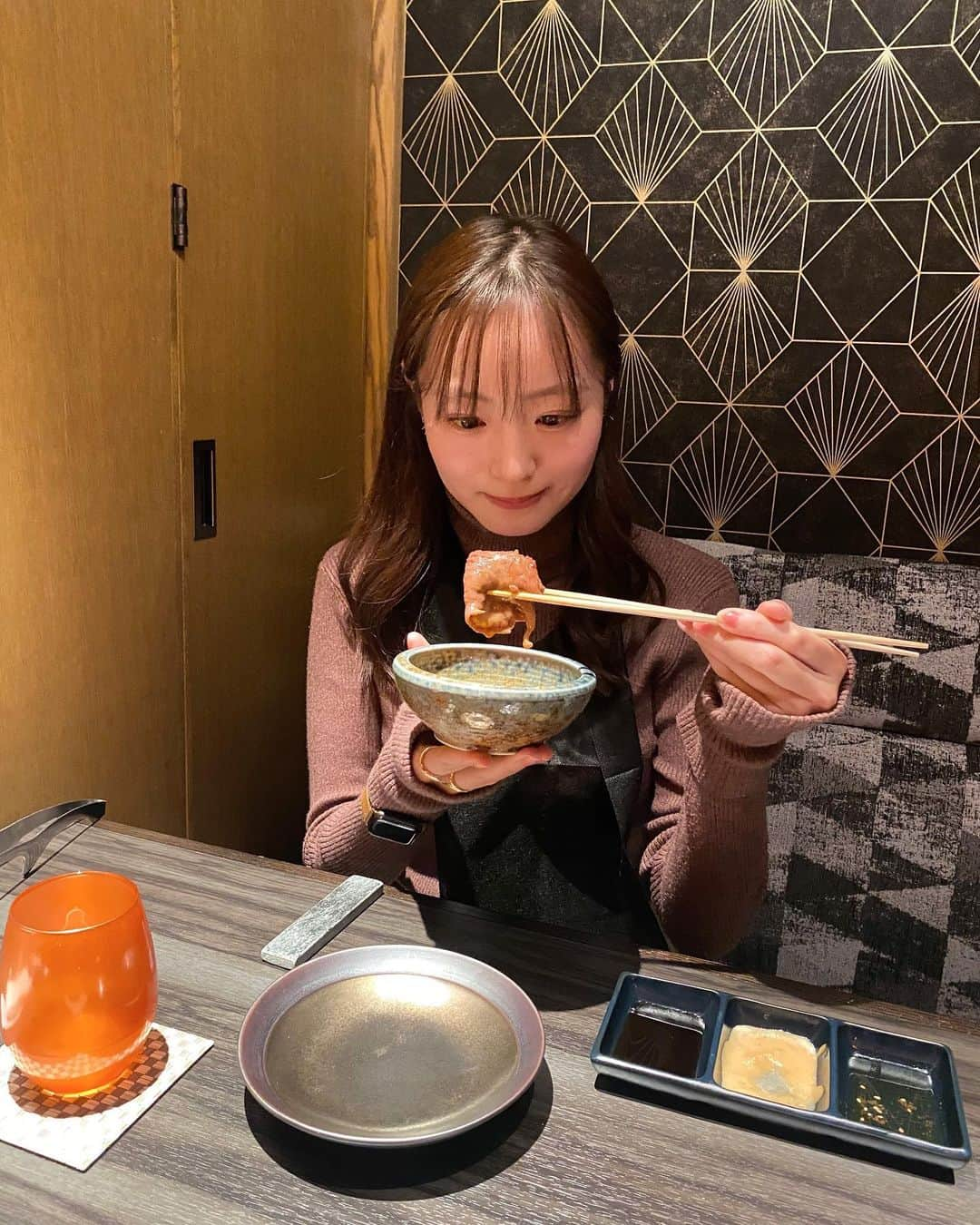 和田瞳さんのインスタグラム写真 - (和田瞳Instagram)「@nikusaki_yakiniku で焼肉を🥩♡  神のレバーもメンチカツサンドもミルフィーユ焼きも、、とにかくもう全部が美味しすぎて語彙力が皆無でした！！！！  にく﨑最高峰｢超｣コースを頂いたんだけど、最初から最後まで胃袋がずっと幸せでした🥰  #tops : #acro  . . . #にく﨑 #PR #銀座焼肉 #生レバー #神タン #銀座ディナー」3月28日 21時38分 - hitogram0218