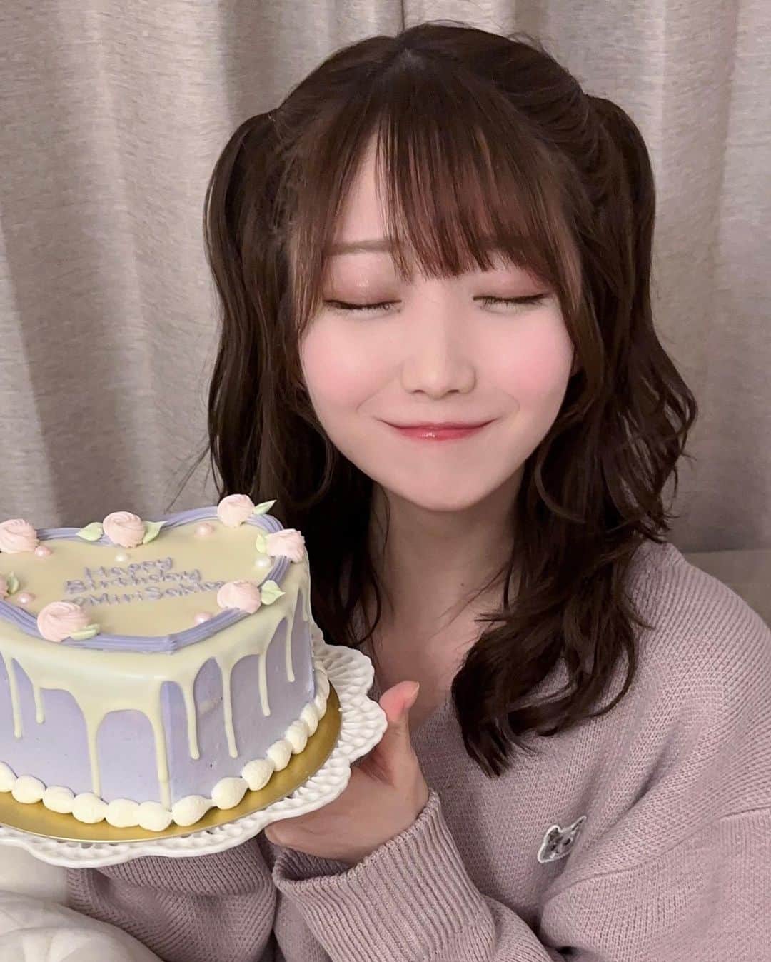 大谷映美里さんのインスタグラム写真 - (大谷映美里Instagram)「お友達がケーキ持ってきてくれた🎂💕 かわいいケーキに合わせてかわいい髪型してみた😗」3月28日 21時43分 - otani_emiri