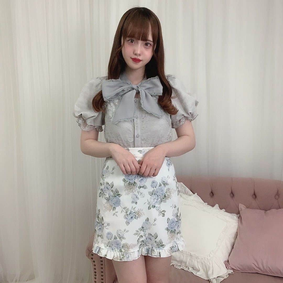 evelyn.coordinateさんのインスタグラム写真 - (evelyn.coordinateInstagram)「🌸Flower Collection🌸  一枚で春らしく可愛い 花柄アイテムが入荷しております💐♡...*゜  ぜひチェックしてみてください♩  #evelyn #エブリン #ガーリーコーデ #甘めスタイル #甘めコーデ #清楚コーデ #可愛い  #girly #feminine #パステル #girl #evelynコーデ #フェミニンコーデ #春物 #春服 #春コーデ #springfashion #ootd #花柄」3月28日 21時43分 - evelyn.coordinate