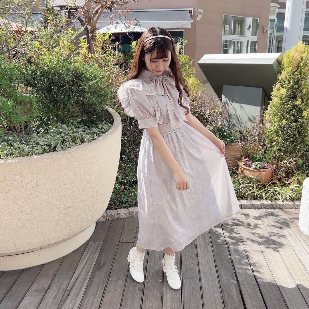 evelyn.coordinateさんのインスタグラム写真 - (evelyn.coordinateInstagram)「🌸Flower Collection🌸  一枚で春らしく可愛い 花柄アイテムが入荷しております💐♡...*゜  ぜひチェックしてみてください♩  #evelyn #エブリン #ガーリーコーデ #甘めスタイル #甘めコーデ #清楚コーデ #可愛い  #girly #feminine #パステル #girl #evelynコーデ #フェミニンコーデ #春物 #春服 #春コーデ #springfashion #ootd #花柄」3月28日 21時43分 - evelyn.coordinate