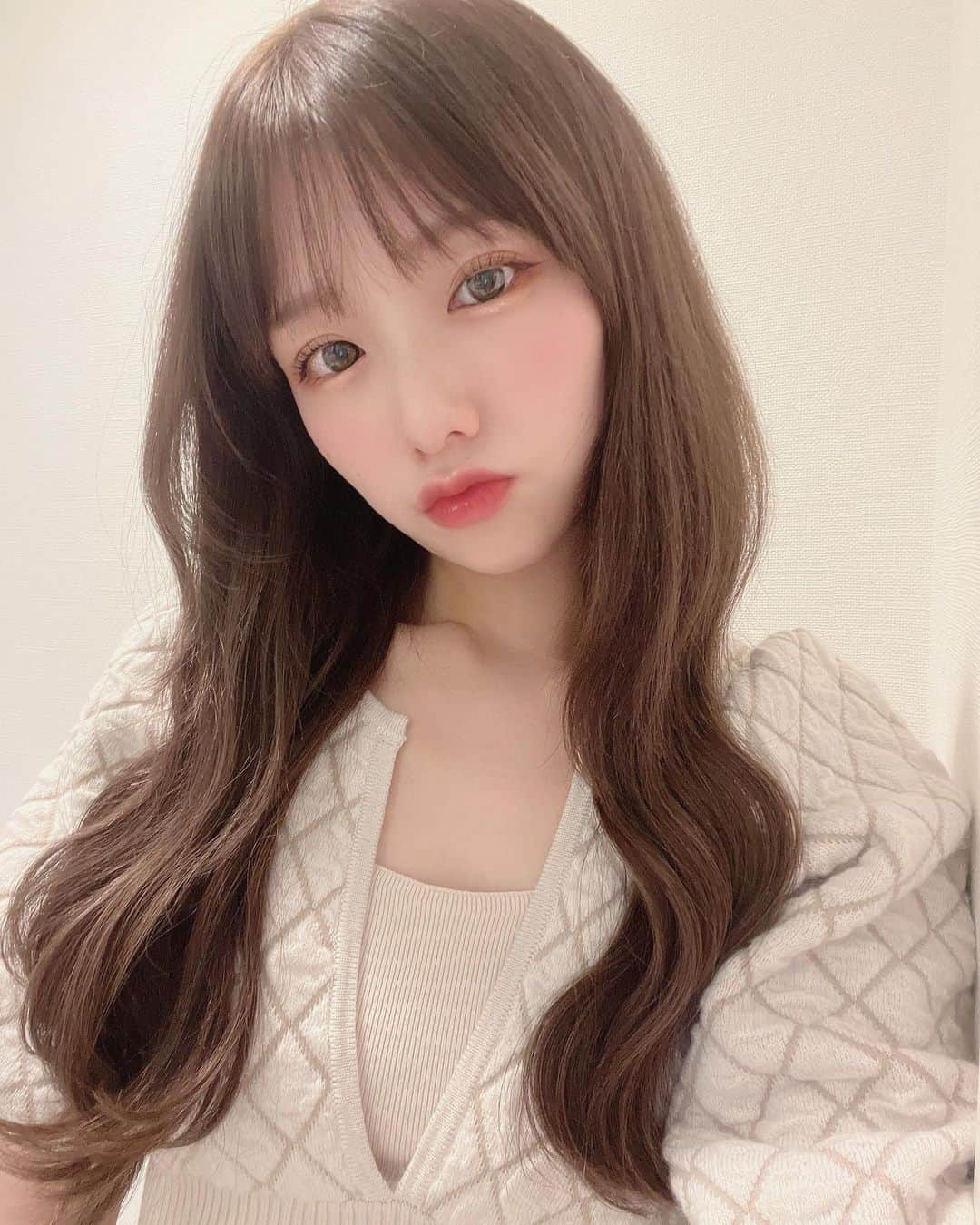 のインスタグラム：「長い髪、そろそろ終わりたい」