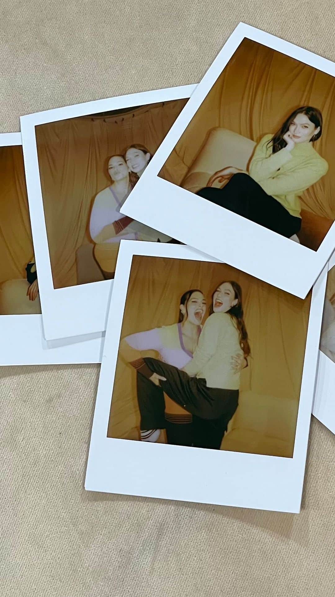 カーリー・クロスのインスタグラム：「honest conversations around parenthood with @ashleygraham & @coterie 🕊️」