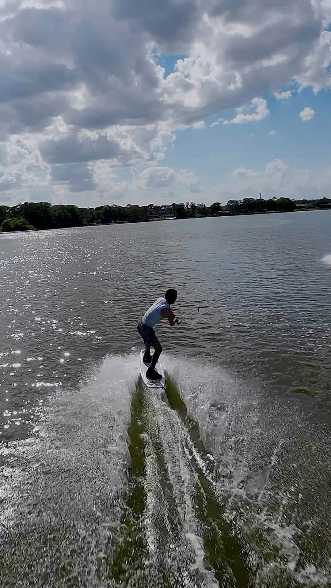 手塚翔太のインスタグラム：「Summer is back in Orlando🌴 Can’t wait for the season start and travel all over the world🔥  🌱: @fresh_bros  🚤: @supra_boats  🚁: @agarabaghi」