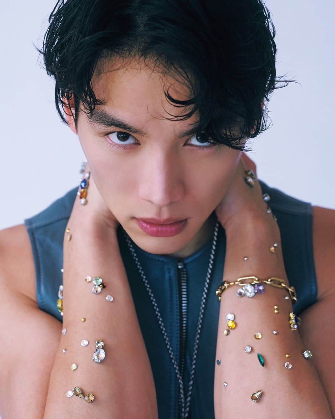 福士蒼汰のインスタグラム：「. 本日3/28 NYLON JAPAN発売されました  Cool で Beautyな 写真を撮って頂きとても感激でした  みんなのお好みはどの写真かな？  @nylonjapan」
