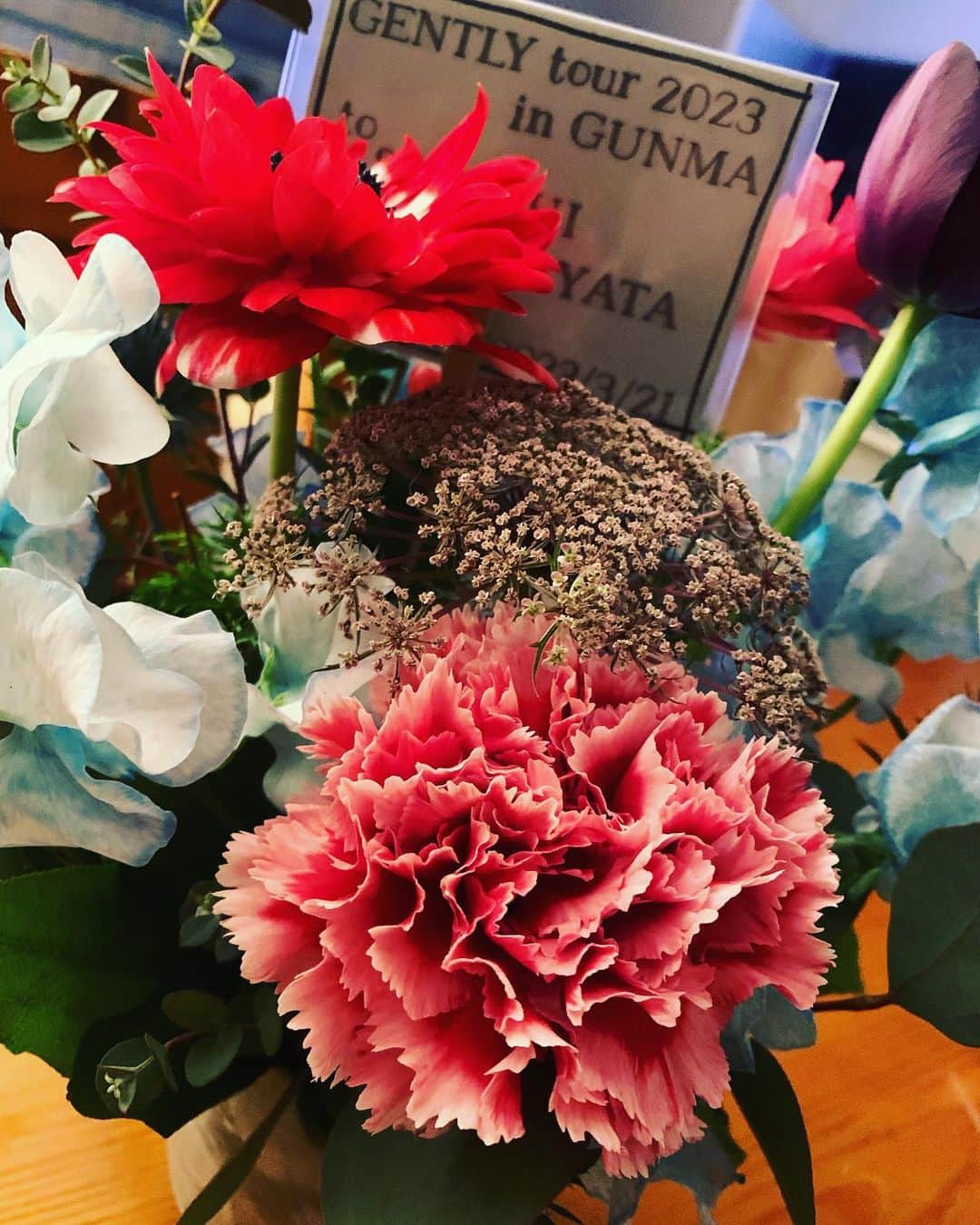 宮田悟志のインスタグラム：「. みなさんの花のセンス良すぎ。  #感謝 #Gently」