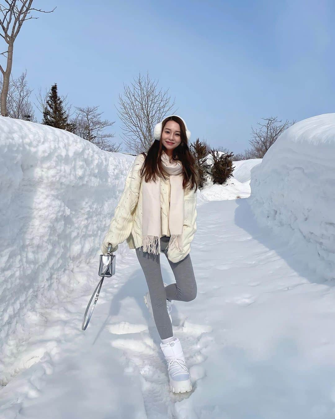 丹羽仁希のインスタグラム：「Niseko trip⛄️❄️ 今年も4人で行ってきましたっ！  天気にも恵まれてぽかぽか✨  今年は @annupurigarden に宿泊させてもらいました！ リビングも広いし何より温泉が付いてるのが贅沢🙊✨　 チェックしてみてねん！  Thank you. @nisekotourism @annupurigarden  #niseko#nisekojapan 🤍」