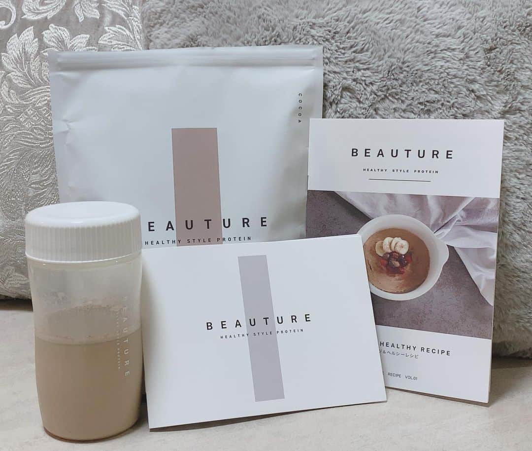 長沼まゆのインスタグラム：「置き換えダイエットで プロテインを導入…💭  ビューチャーのプロテインは (@beauture_official ) 1食分に必要な栄養が全て取れる上に 飲みやすくて美味しいのっ！！ ちなみに私は豆乳割り🍼  頑張って綺麗な身体目指すー！！！  クーポンコードを頂いたので よければ使ってね🤍 【mayuuuu】 ・定期初回20%OFF ・他商品6%OFF  #beauture#プロテインダイエット#完全栄養食#beautureプロテイン#置き換えダイエット#ソイプロテイン」