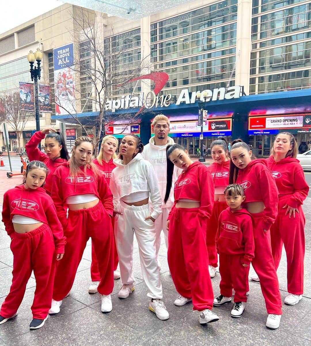 Nazukiのインスタグラム：「🔥NBA  Half Time Show🔥 　🇺🇸in Washington D.C🇺🇸  2022.3.24  日本代表として、 Nazuki's crewでハーフタイム SHOWをプロデュースして、 踊りました👏🏻👏🏻  最高なステージとなりました🔥  メンバーのみんな、ほんとによく頑張ったし、このステージに賭けて戦ったと思います✨  たくさんの応援メッセージ、すごく励みになりました🥹 ほんとにありがとうございました❤️  貴重な経験、どんどん投稿していきます👍  #nazuki #dance #dancer #nba #halftimeshow  #coreography #japan #washington #washintonwizards  #nazukicrew」