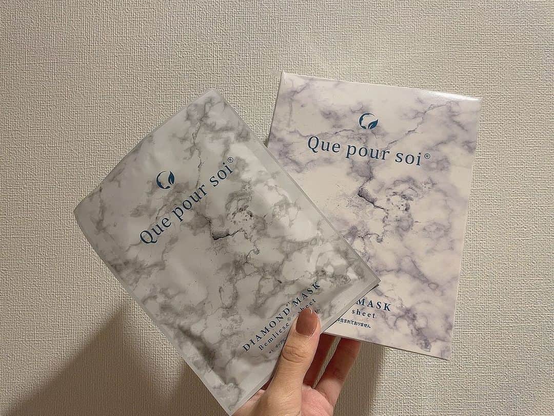 MAIさんのインスタグラム写真 - (MAIInstagram)「クプソワちゃん♡  パック時間は 私のご褒美タイム♡  おかげでお肌ぷるっぷる💎  #スキンケア 　#エイジングケア 　#シートマスク 　#アンチエイジング 　#美白 　#コスメ 　#基礎化粧品 　#skincare　 #美肌 　#化粧品 　#保湿 　#毛穴ケア 　#美容 　#パック 　#美肌ケア 　#ニキビ 　#透明感 　#ツヤ肌 #リフトアップ　#코덕　 #스킨케어 　#皮肤护理　#クプソワ　#rklabo　#quepoursoi　#クプソワプラチナムフェイスマスク #クプソワダイヤモンドフェイスマスク　#gift」3月28日 22時27分 - maimaiphotogram