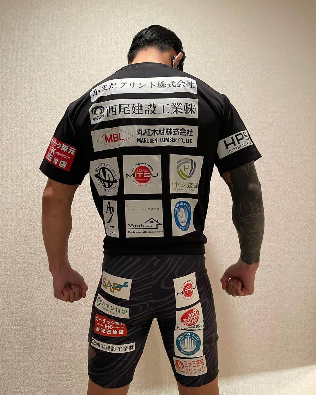 金太郎のインスタグラム：「RIZIN 41 出場 Tシャツ完成しました。  年間スポンサー様、協賛して頂いた企業様ありがとうございます。  試合まで残り4日。 覚悟を持って挑む。  #rizin」