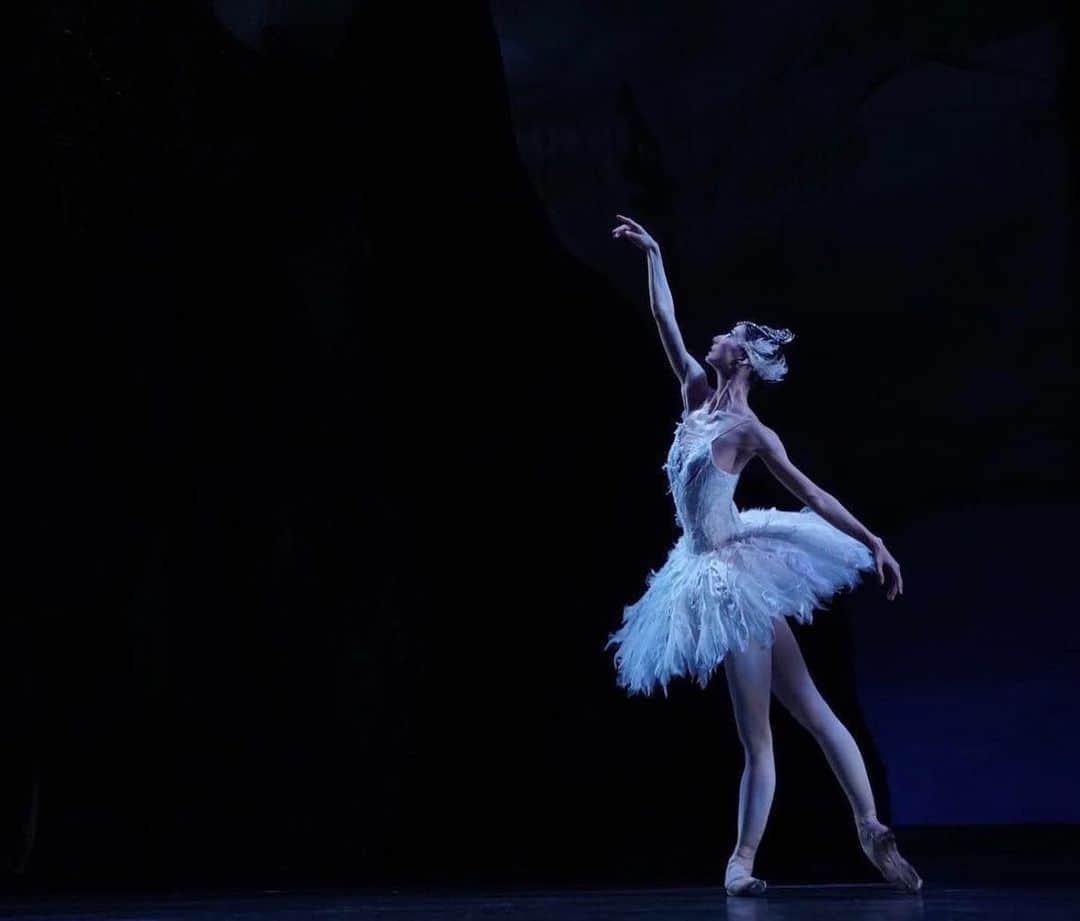 飯島望未のインスタグラム：「White🤍  @k_ballet_company_official」