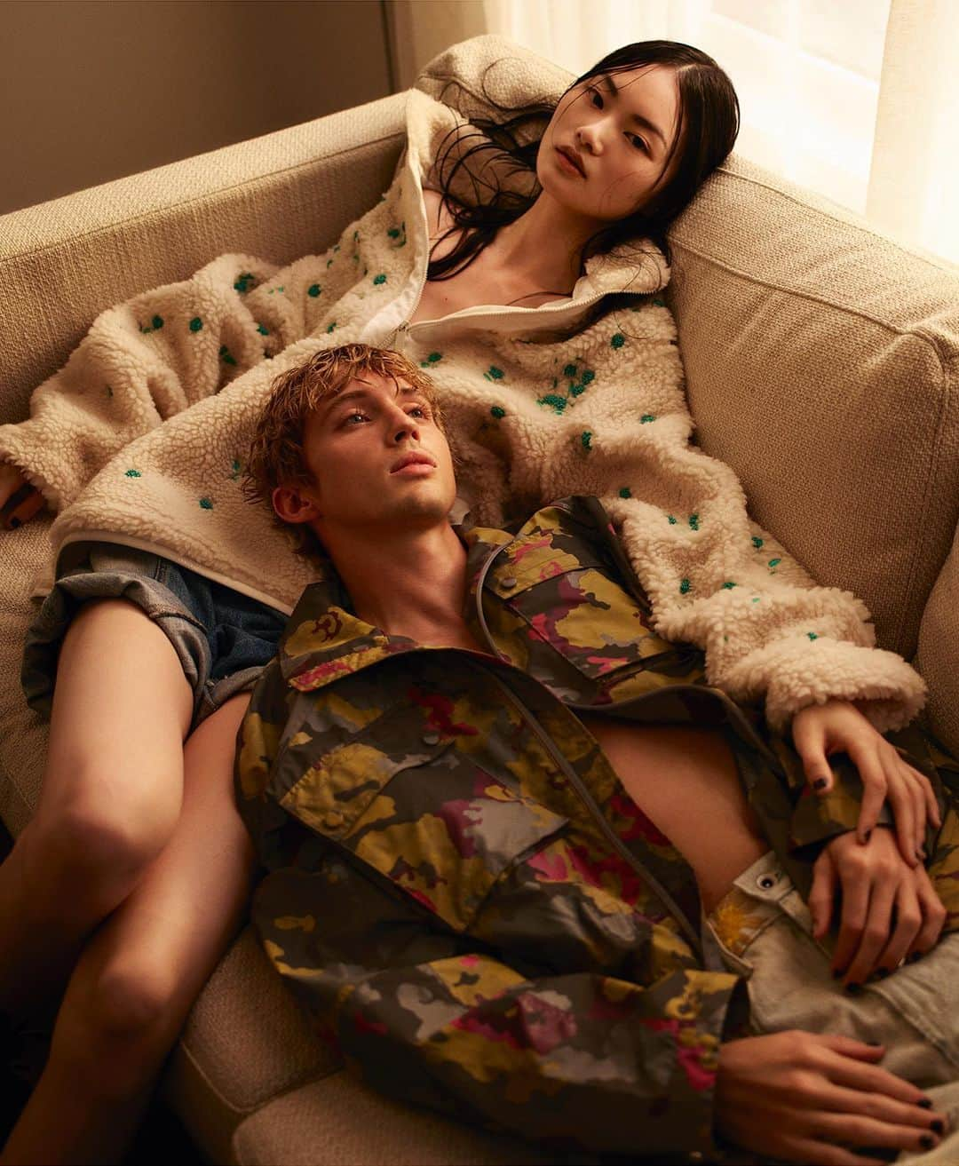 ニコラ・フォルミケッティさんのインスタグラム写真 - (ニコラ・フォルミケッティInstagram)「TROYE SIVAN & HE CONG BY MARIO SORRENTI FOR V MAGAZINE CHINA PREMIERE ISSUE」3月28日 22時33分 - nicolaformichetti