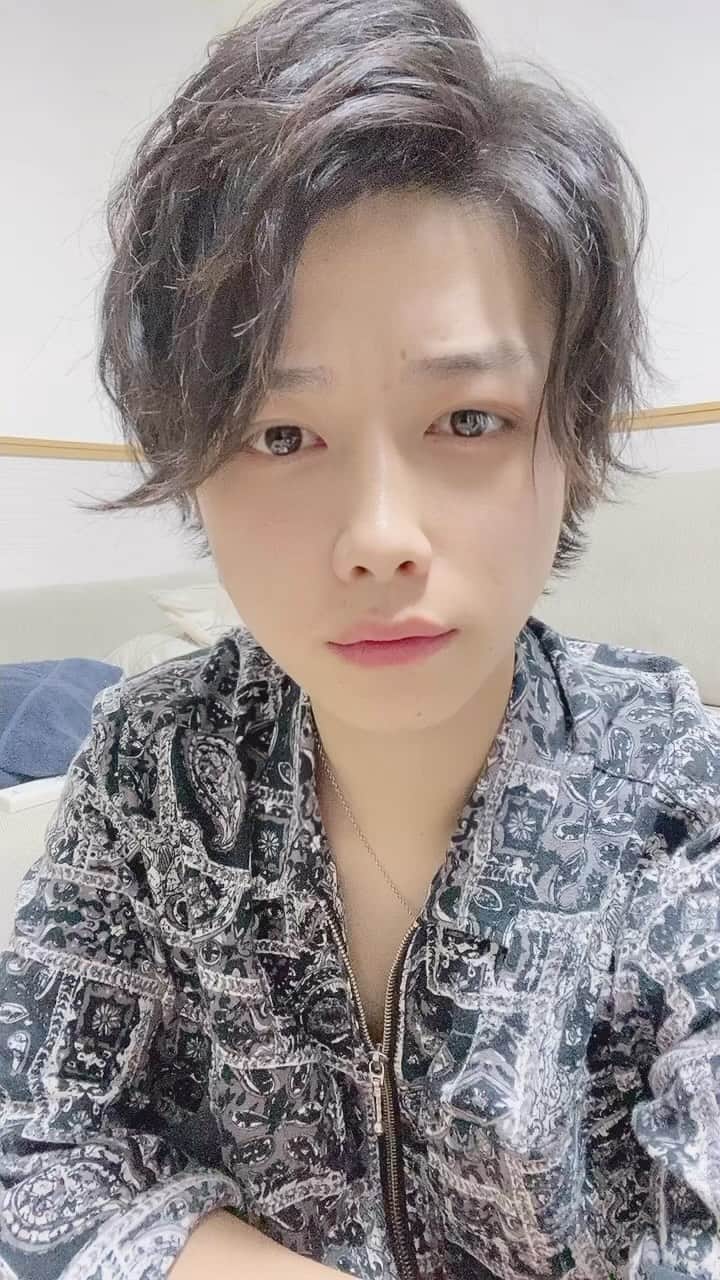 若槇太志郎のインスタグラム：「この表情する韓国のTikToker知ってる？ ハマるぞ？w」