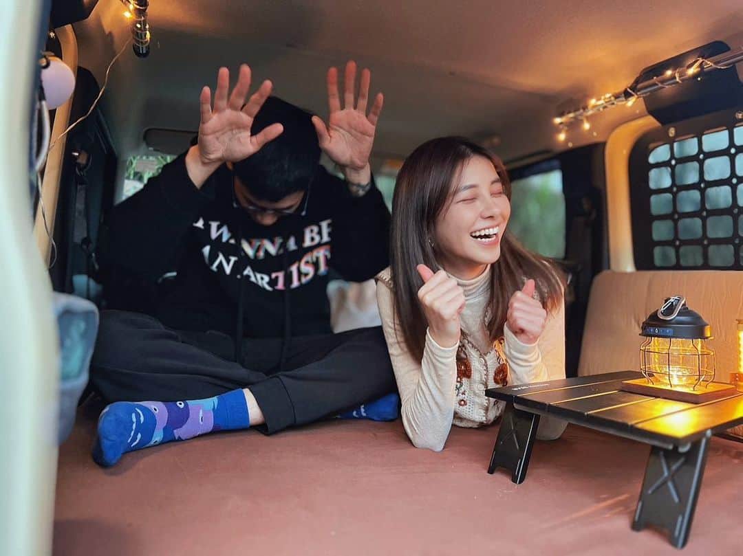 宇珊のインスタグラム：「好想出去玩喔…..  #jimnylife  #花俏の襪 #早就想好下次車泊要去哪了 #等待放假的日子過得特別慢」