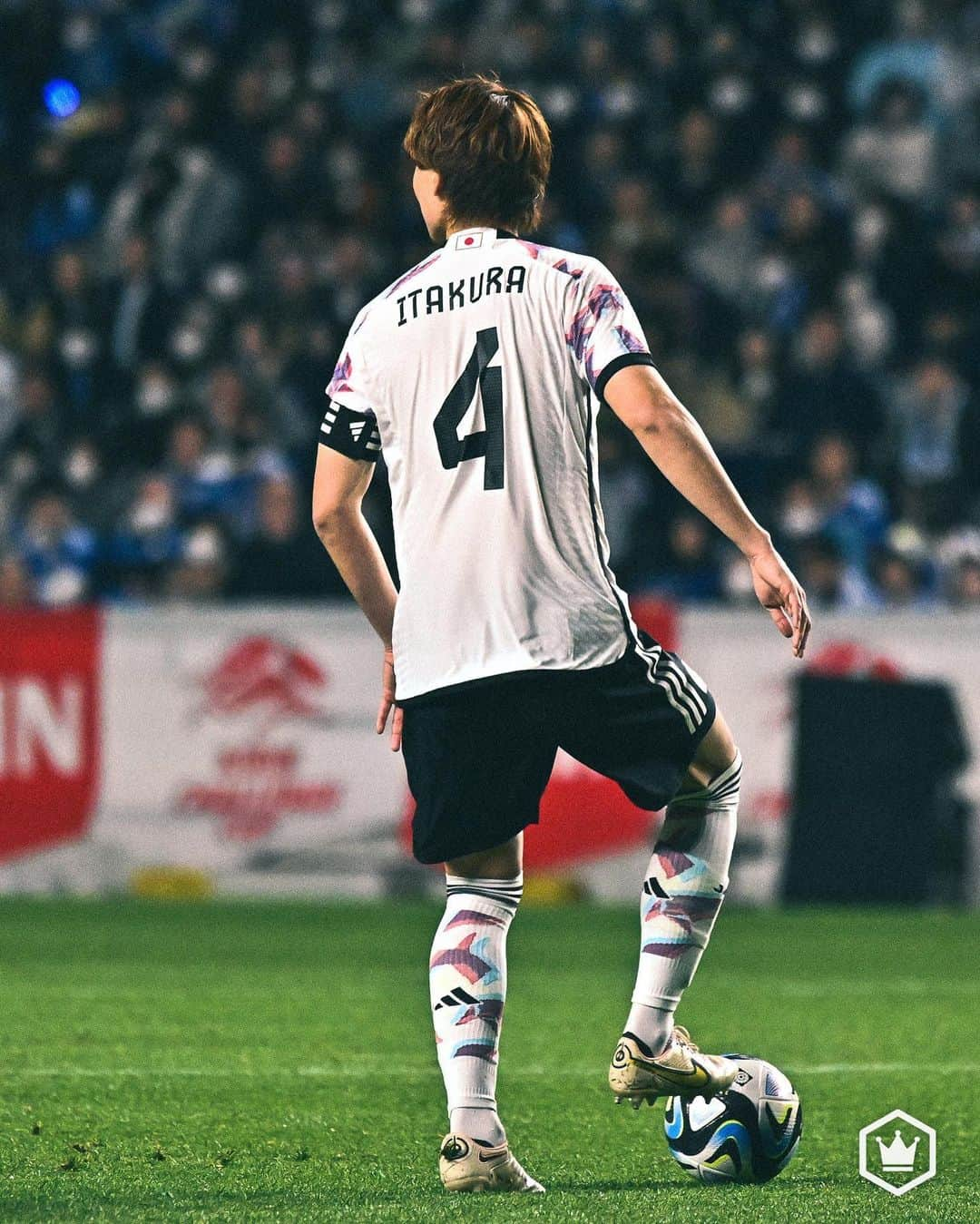 サッカーキングさんのインスタグラム写真 - (サッカーキングInstagram)「. FLASH BACK SAMURAIBLUE!! 三笘薫のヘディング弾で先制も逆転負けのコロンビア戦を10枚の写真で振り返る（2023.3.28）  📷Photo by @shimpeei（SOCCERKING）  #サッカー日本代表 #daihyo #samuraiblue #夢への勇気を #キリンチャレンジカップ #サッカー #soccer #フットボール #football #⚽️ #サッカーキング  #三笘薫 #バングーナガンデ佳史扶 #板倉滉 #久保建英 #菅原由勢 #堂安律」3月28日 22時49分 - soccerkingjp