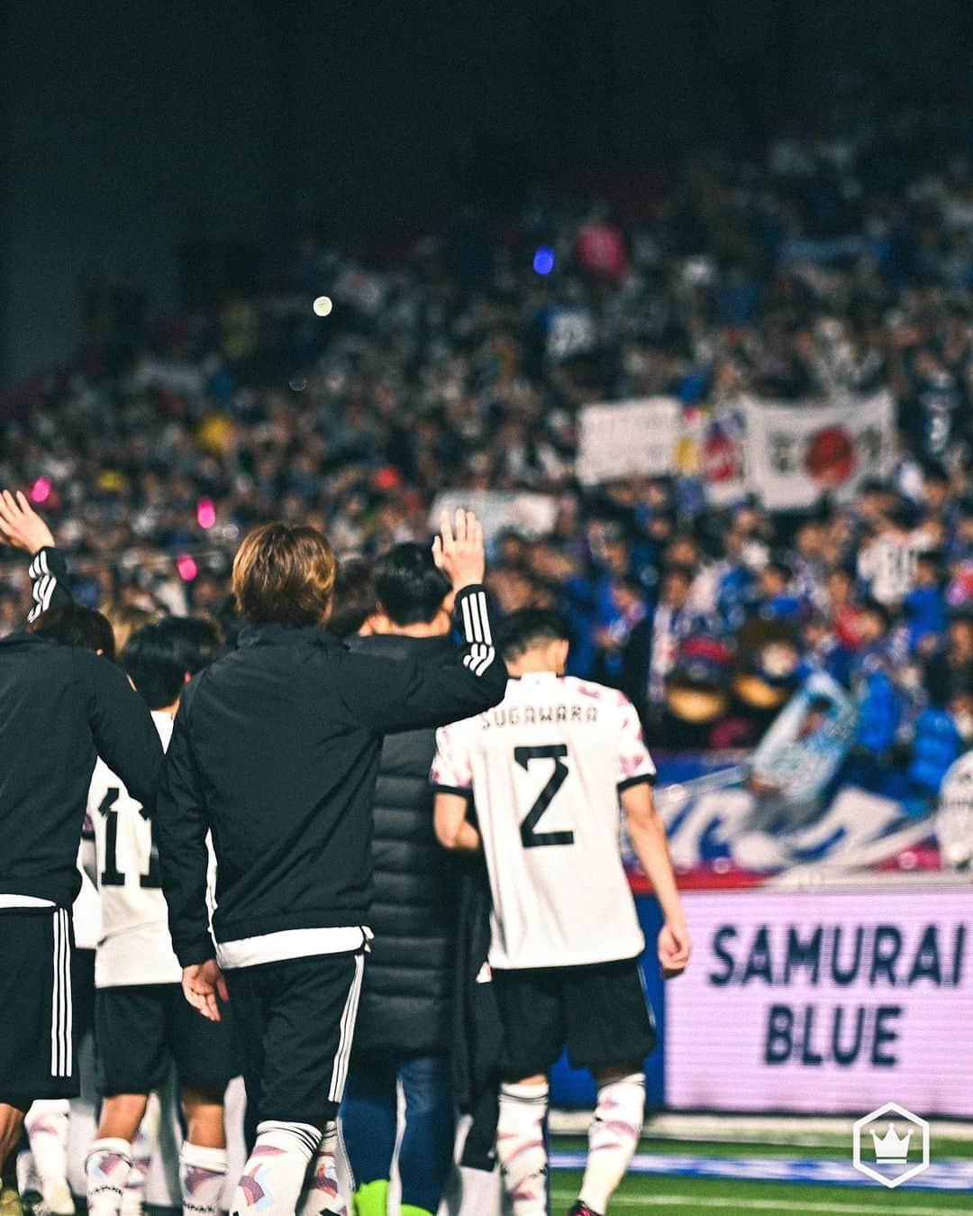 サッカーキングさんのインスタグラム写真 - (サッカーキングInstagram)「. FLASH BACK SAMURAIBLUE!! 三笘薫のヘディング弾で先制も逆転負けのコロンビア戦を10枚の写真で振り返る（2023.3.28）  📷Photo by @shimpeei（SOCCERKING）  #サッカー日本代表 #daihyo #samuraiblue #夢への勇気を #キリンチャレンジカップ #サッカー #soccer #フットボール #football #⚽️ #サッカーキング  #三笘薫 #バングーナガンデ佳史扶 #板倉滉 #久保建英 #菅原由勢 #堂安律」3月28日 22時49分 - soccerkingjp